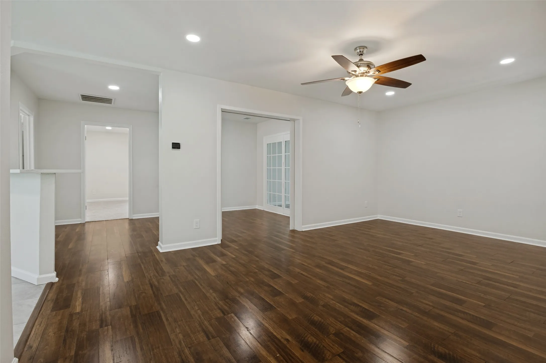 Single Family Residence For Sale in Dallas County , 3811 Rolinda Drive, Dallas, Texas 75211, 4 Bedroom, 2 Bathroom, 1 Garage spaces, 1,843 Sqft, built in 1956, mls#21314302, Real Estate Agent in Dallas, Homes For Sale in Dallas county, Homes For Sale in Dallas, Realtor in Dallas Texas, Real Estate Brokerage Independent Realty Texas, Luminita Cordes Realtor