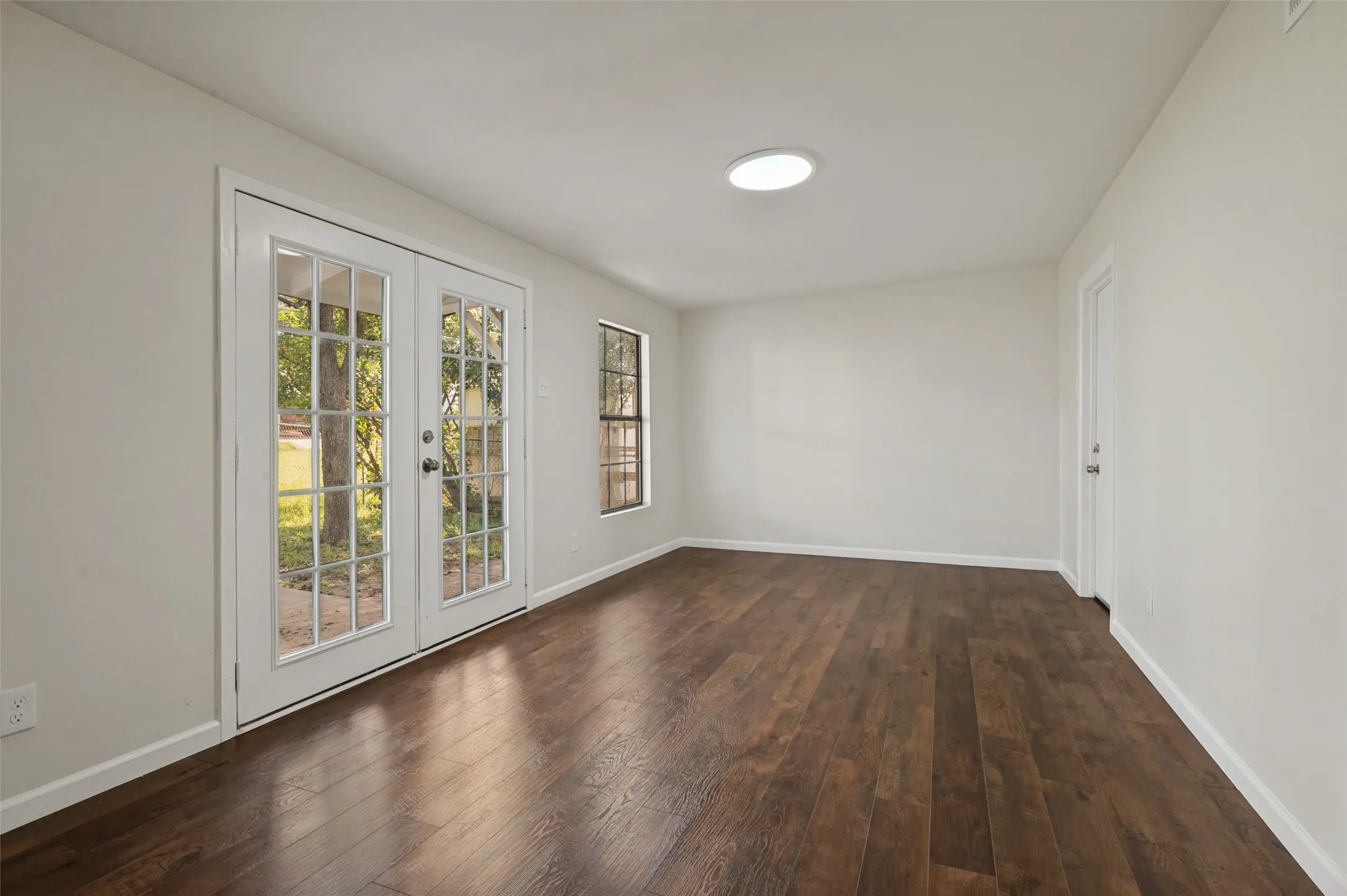 Single Family Residence For Sale in Dallas County , 3811 Rolinda Drive, Dallas, Texas 75211, 4 Bedroom, 2 Bathroom, 1 Garage spaces, 1,843 Sqft, built in 1956, mls#21314302, Real Estate Agent in Dallas, Homes For Sale in Dallas county, Homes For Sale in Dallas, Realtor in Dallas Texas, Real Estate Brokerage Independent Realty Texas, Luminita Cordes Realtor