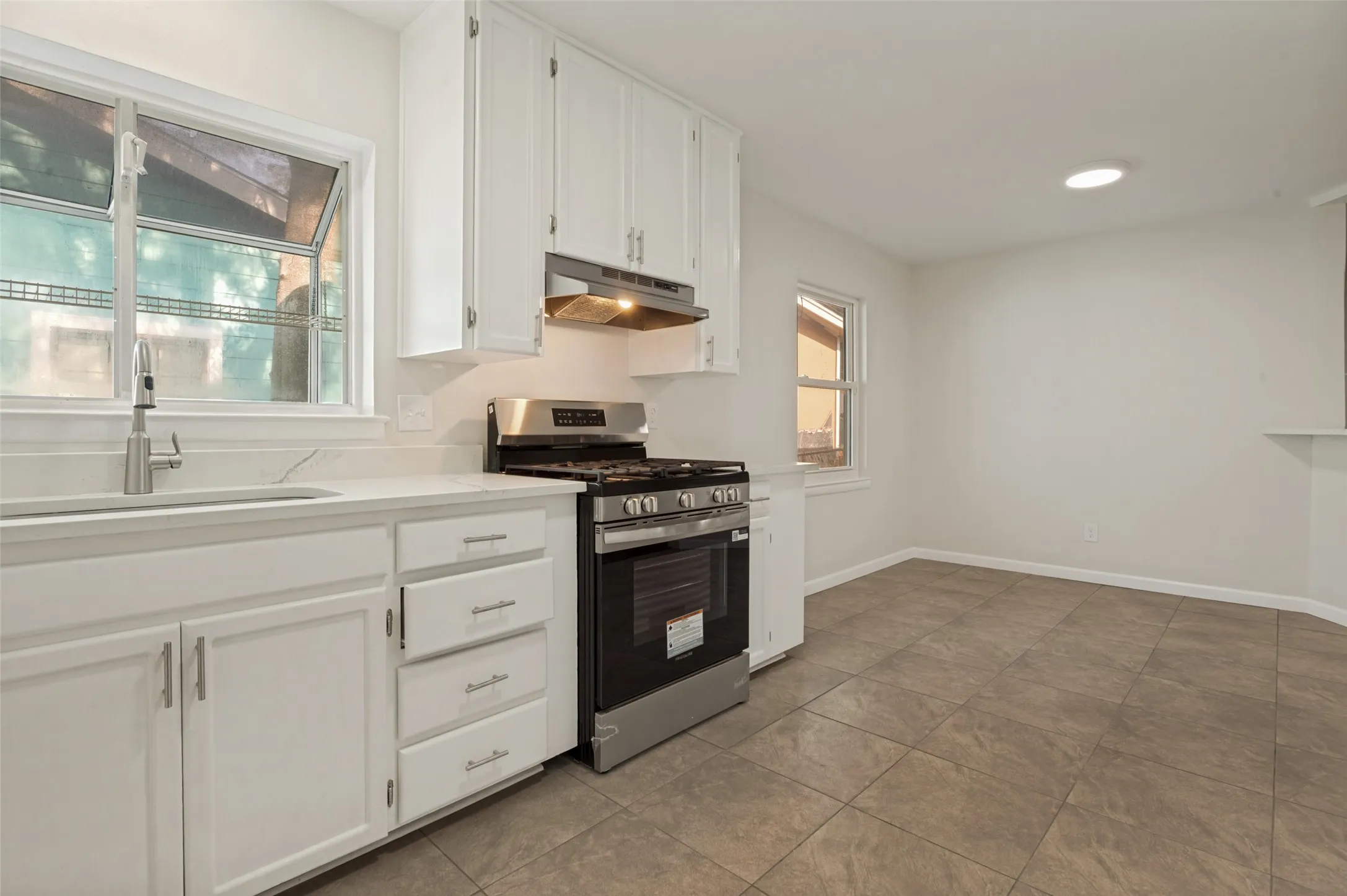Single Family Residence For Sale in Dallas County , 3811 Rolinda Drive, Dallas, Texas 75211, 4 Bedroom, 2 Bathroom, 1 Garage spaces, 1,843 Sqft, built in 1956, mls#21314302, Real Estate Agent in Dallas, Homes For Sale in Dallas county, Homes For Sale in Dallas, Realtor in Dallas Texas, Real Estate Brokerage Independent Realty Texas, Luminita Cordes Realtor