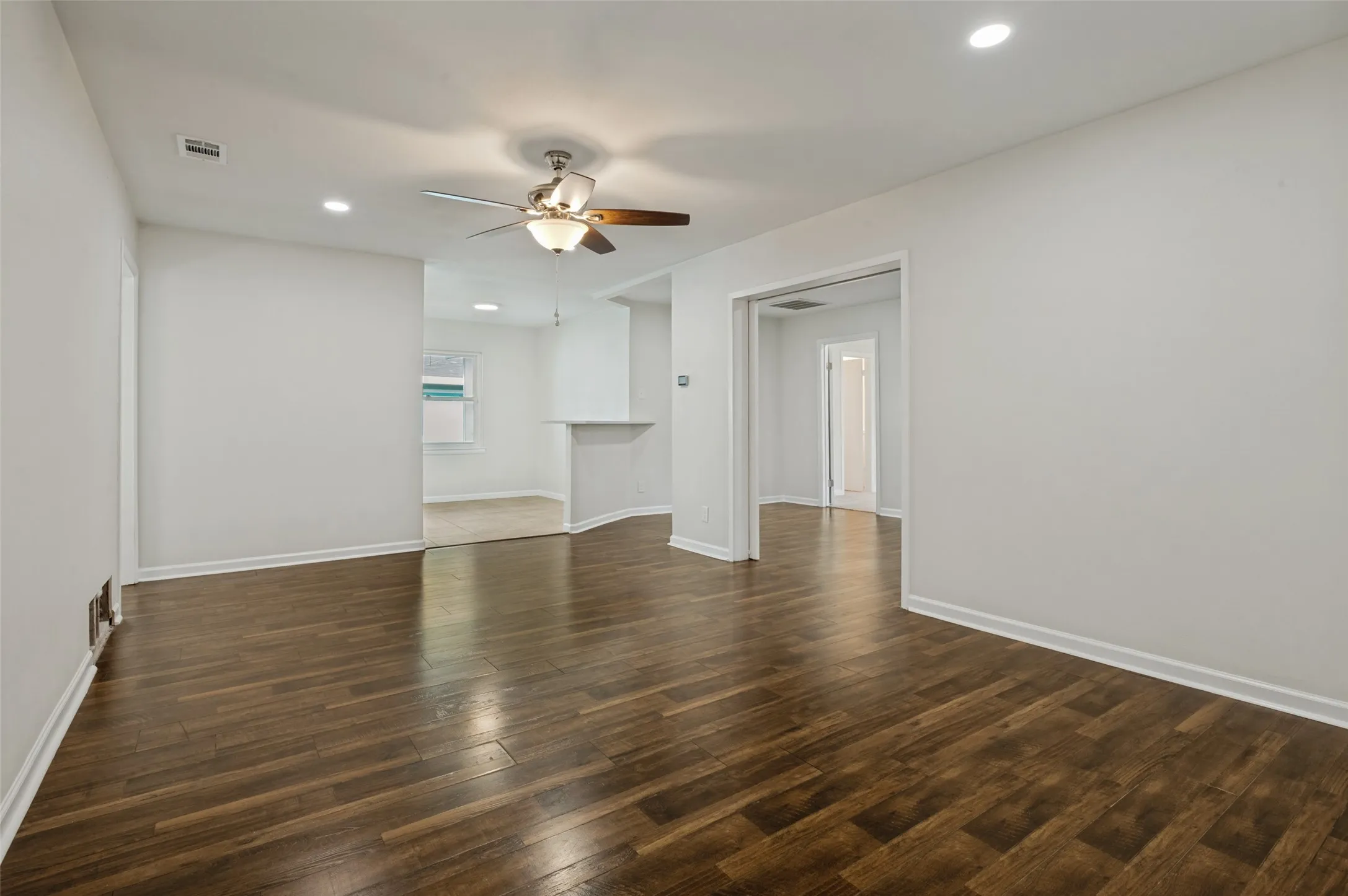 Single Family Residence For Sale in Dallas County , 3811 Rolinda Drive, Dallas, Texas 75211, 4 Bedroom, 2 Bathroom, 1 Garage spaces, 1,843 Sqft, built in 1956, mls#21314302, Real Estate Agent in Dallas, Homes For Sale in Dallas county, Homes For Sale in Dallas, Realtor in Dallas Texas, Real Estate Brokerage Independent Realty Texas, Luminita Cordes Realtor