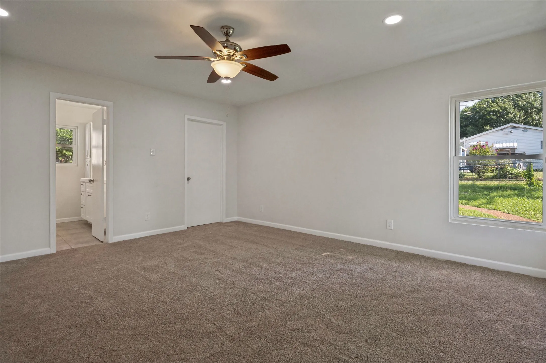 Single Family Residence For Sale in Dallas County , 3811 Rolinda Drive, Dallas, Texas 75211, 4 Bedroom, 2 Bathroom, 1 Garage spaces, 1,843 Sqft, built in 1956, mls#21314302, Real Estate Agent in Dallas, Homes For Sale in Dallas county, Homes For Sale in Dallas, Realtor in Dallas Texas, Real Estate Brokerage Independent Realty Texas, Luminita Cordes Realtor