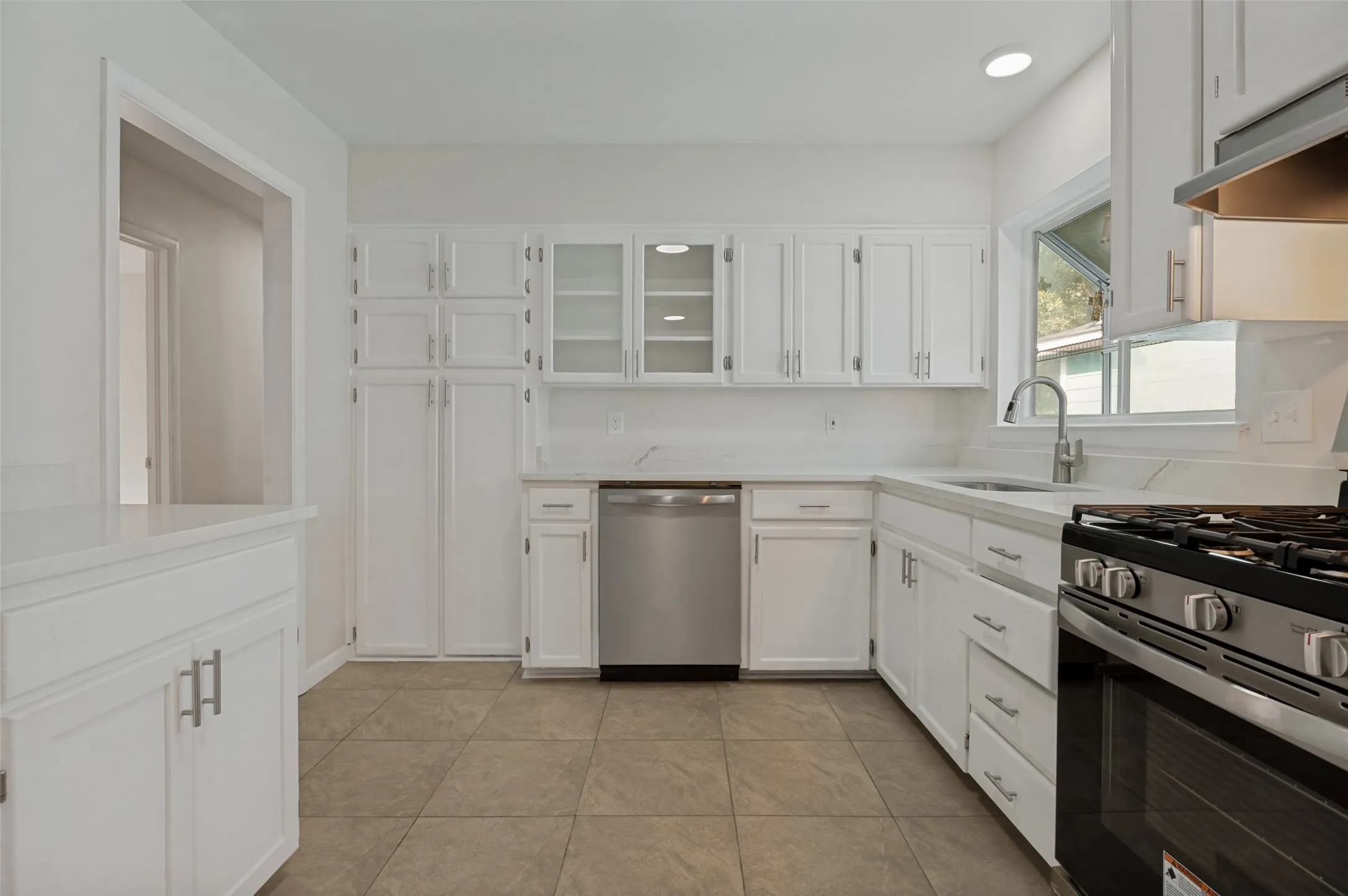 Single Family Residence For Sale in Dallas County , 3811 Rolinda Drive, Dallas, Texas 75211, 4 Bedroom, 2 Bathroom, 1 Garage spaces, 1,843 Sqft, built in 1956, mls#21314302, Real Estate Agent in Dallas, Homes For Sale in Dallas county, Homes For Sale in Dallas, Realtor in Dallas Texas, Real Estate Brokerage Independent Realty Texas, Luminita Cordes Realtor