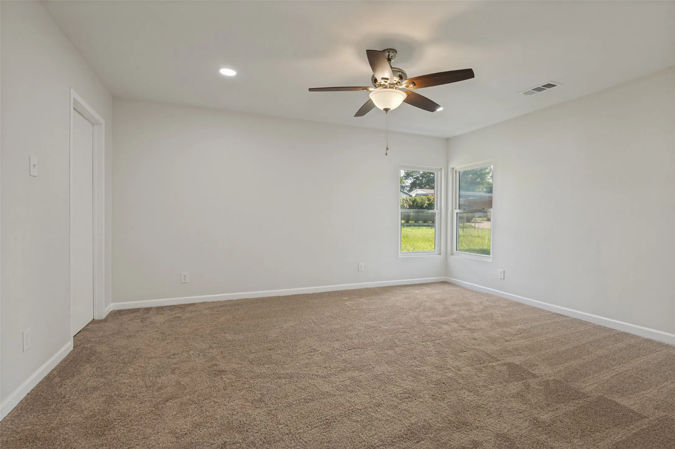 Single Family Residence For Sale in Dallas County , 3811 Rolinda Drive, Dallas, Texas 75211, 4 Bedroom, 2 Bathroom, 1 Garage spaces, 1,843 Sqft, built in 1956, mls#21314302, Real Estate Agent in Dallas, Homes For Sale in Dallas county, Homes For Sale in Dallas, Realtor in Dallas Texas, Real Estate Brokerage Independent Realty Texas, Luminita Cordes Realtor