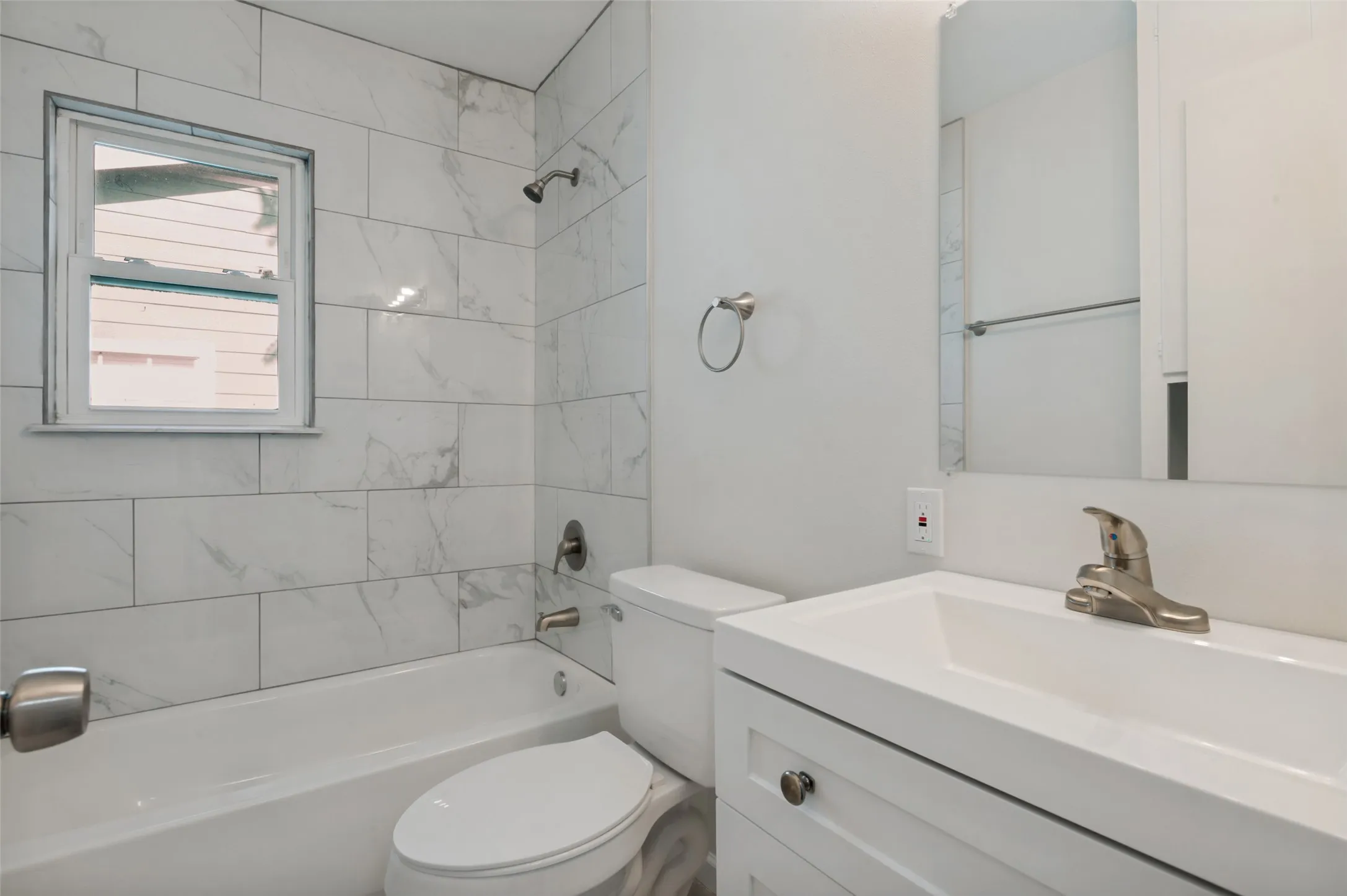 Single Family Residence For Sale in Dallas County , 3811 Rolinda Drive, Dallas, Texas 75211, 4 Bedroom, 2 Bathroom, 1 Garage spaces, 1,843 Sqft, built in 1956, mls#21314302, Real Estate Agent in Dallas, Homes For Sale in Dallas county, Homes For Sale in Dallas, Realtor in Dallas Texas, Real Estate Brokerage Independent Realty Texas, Luminita Cordes Realtor