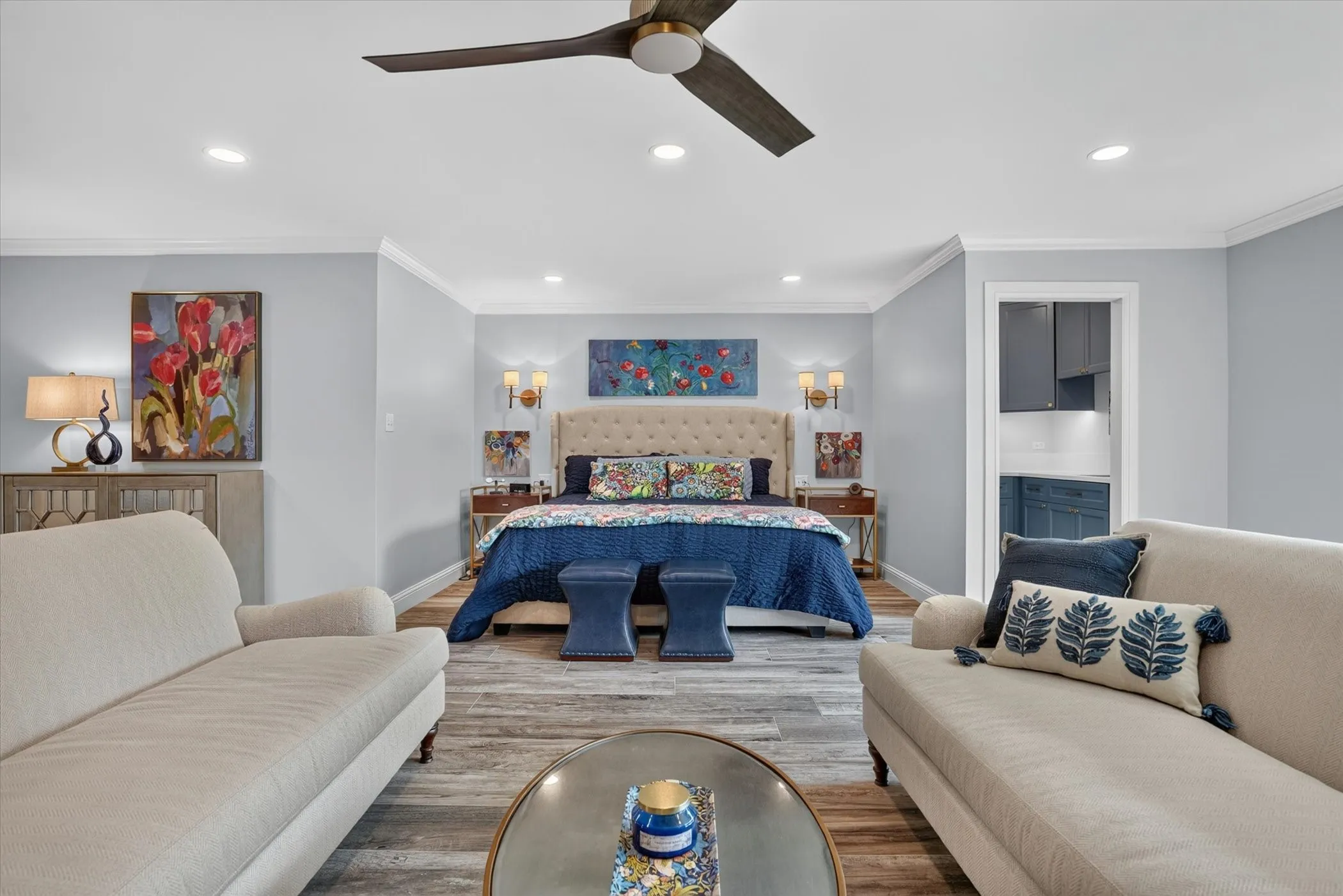 Spacious room featuring wood-finish flooring, recessed lighting, and crown molding