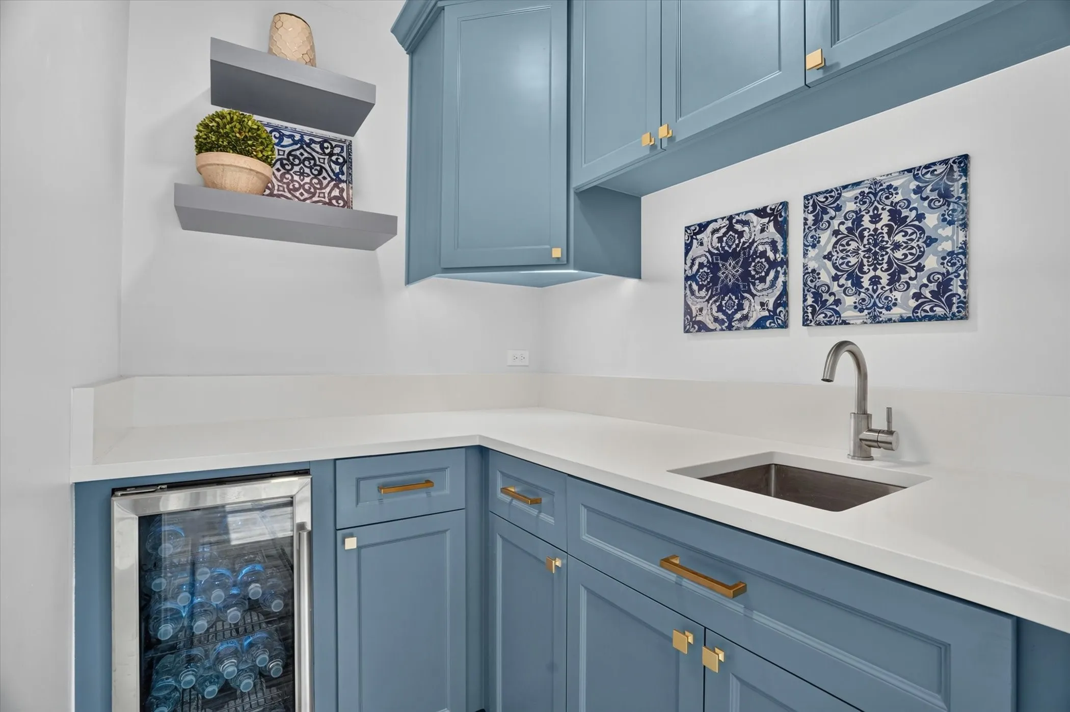 Single Family Residence For Sale in Tarrant County , 3438 Indian Trail, Arlington, Texas 76016, 8 Bedroom, 9 Bathroom, 2 Garage spaces, 6,062 Sqft, built in 2015, mls#21314056, Real Estate Agent in Arlington, Homes For Sale in Tarrant county, Homes For Sale in Arlington, Realtor in Arlington Texas, Real Estate Brokerage Independent Realty Texas, Luminita Cordes Realtor