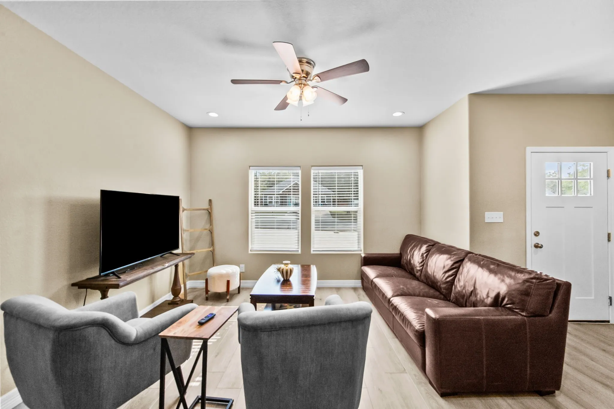 Duplex For Rent in Grayson County , 613 W Elm Street, Denison, Texas 75020, 3 Bedroom, 2 Bathroom, Garage spaces, 2,711 Sqft, built in 2022, mls#21314311, Real Estate Agent in Denison, Homes For Rent in Grayson county, Homes For Rent in Denison, Realtor in Denison Texas, Real Estate Brokerage Independent Realty Texas, Luminita Cordes Realtor