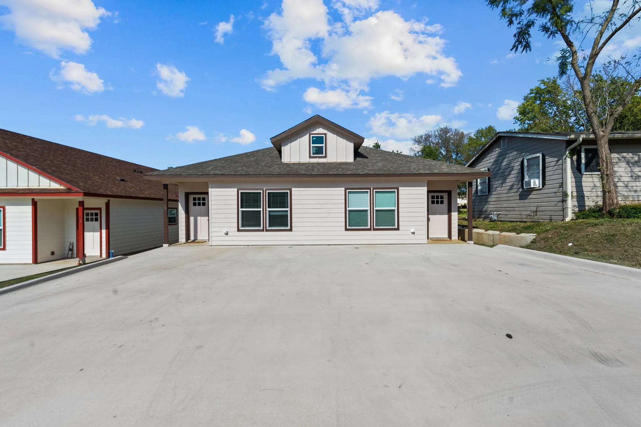 Duplex For Rent in Grayson County , 613 W Elm Street, Denison, Texas 75020, 3 Bedroom, 2 Bathroom, Garage spaces, 2,711 Sqft, built in 2022, mls#21314311, Real Estate Agent in Denison, Homes For Rent in Grayson county, Homes For Rent in Denison, Realtor in Denison Texas, Real Estate Brokerage Independent Realty Texas, Luminita Cordes Realtor