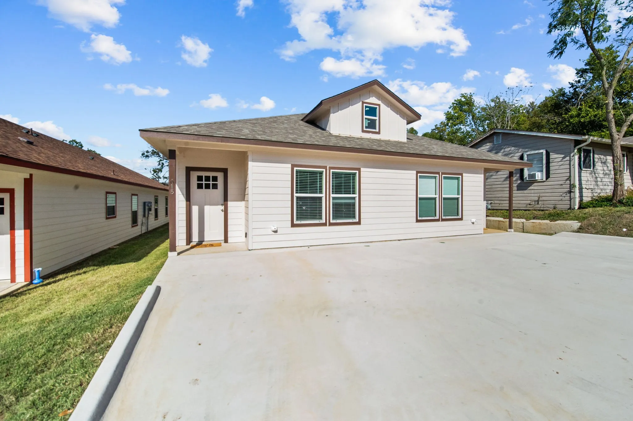 Duplex For Rent in Grayson County , 613 W Elm Street, Denison, Texas 75020, 3 Bedroom, 2 Bathroom, Garage spaces, 2,711 Sqft, built in 2022, mls#21314311, Real Estate Agent in Denison, Homes For Rent in Grayson county, Homes For Rent in Denison, Realtor in Denison Texas, Real Estate Brokerage Independent Realty Texas, Luminita Cordes Realtor