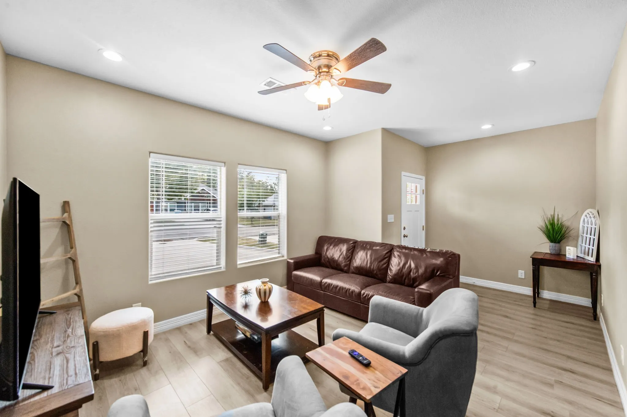 Duplex For Rent in Grayson County , 613 W Elm Street, Denison, Texas 75020, 3 Bedroom, 2 Bathroom, Garage spaces, 2,711 Sqft, built in 2022, mls#21314311, Real Estate Agent in Denison, Homes For Rent in Grayson county, Homes For Rent in Denison, Realtor in Denison Texas, Real Estate Brokerage Independent Realty Texas, Luminita Cordes Realtor