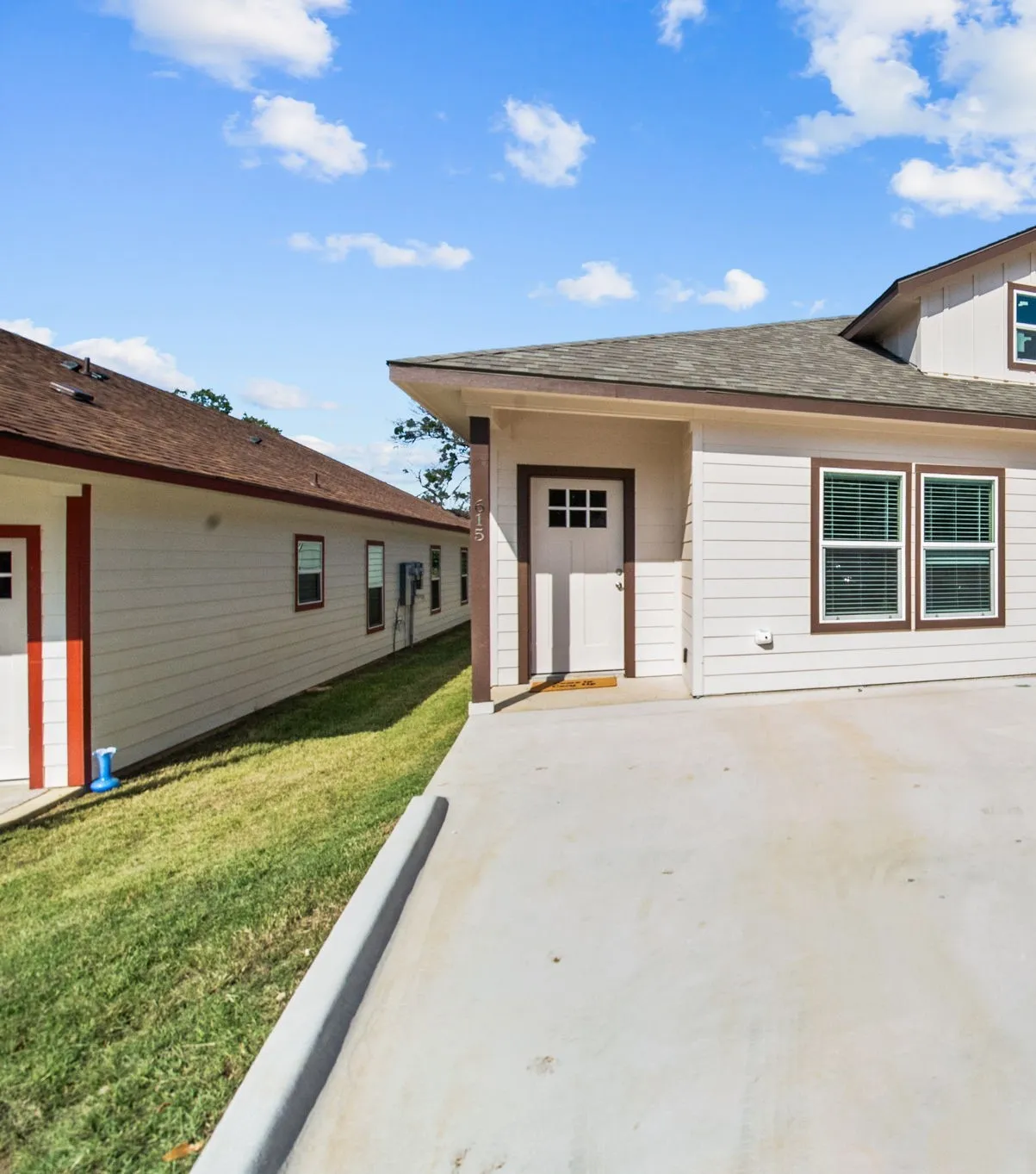 Duplex For Rent in Grayson County , 613 W Elm Street, Denison, Texas 75020, 3 Bedroom, 2 Bathroom, Garage spaces, 2,711 Sqft, built in 2022, mls#21314311, Real Estate Agent in Denison, Homes For Rent in Grayson county, Homes For Rent in Denison, Realtor in Denison Texas, Real Estate Brokerage Independent Realty Texas, Luminita Cordes Realtor