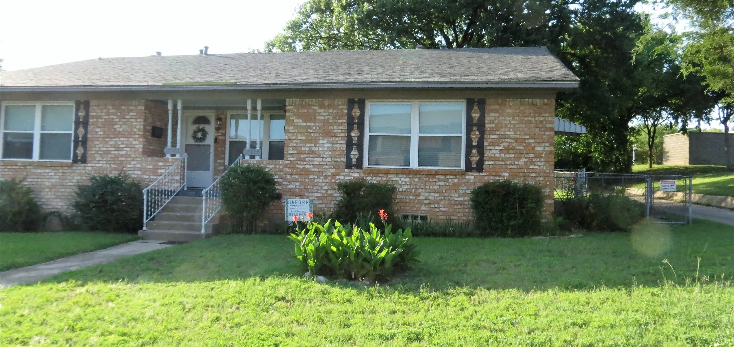 Duplex For Rent in Dallas County , 10905 Lake Gardens Drive, Dallas, Texas 75218, 2 Bedroom, 1 Bathroom, 1 Garage spaces, 1,400 Sqft, built in 1958, mls#21314318, Real Estate Agent in Dallas, Homes For Rent in Dallas county, Homes For Rent in Dallas, Realtor in Dallas Texas, Real Estate Brokerage Independent Realty Texas, Luminita Cordes Realtor