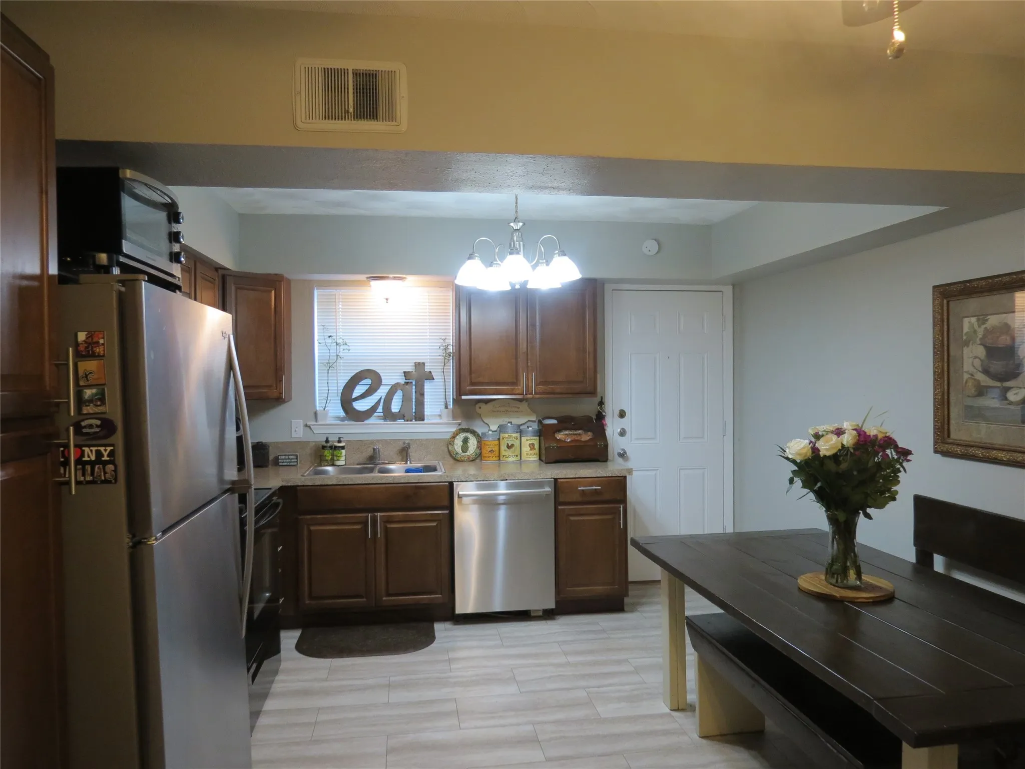 Duplex For Rent in Dallas County , 10905 Lake Gardens Drive, Dallas, Texas 75218, 2 Bedroom, 1 Bathroom, 1 Garage spaces, 1,400 Sqft, built in 1958, mls#21314318, Real Estate Agent in Dallas, Homes For Rent in Dallas county, Homes For Rent in Dallas, Realtor in Dallas Texas, Real Estate Brokerage Independent Realty Texas, Luminita Cordes Realtor