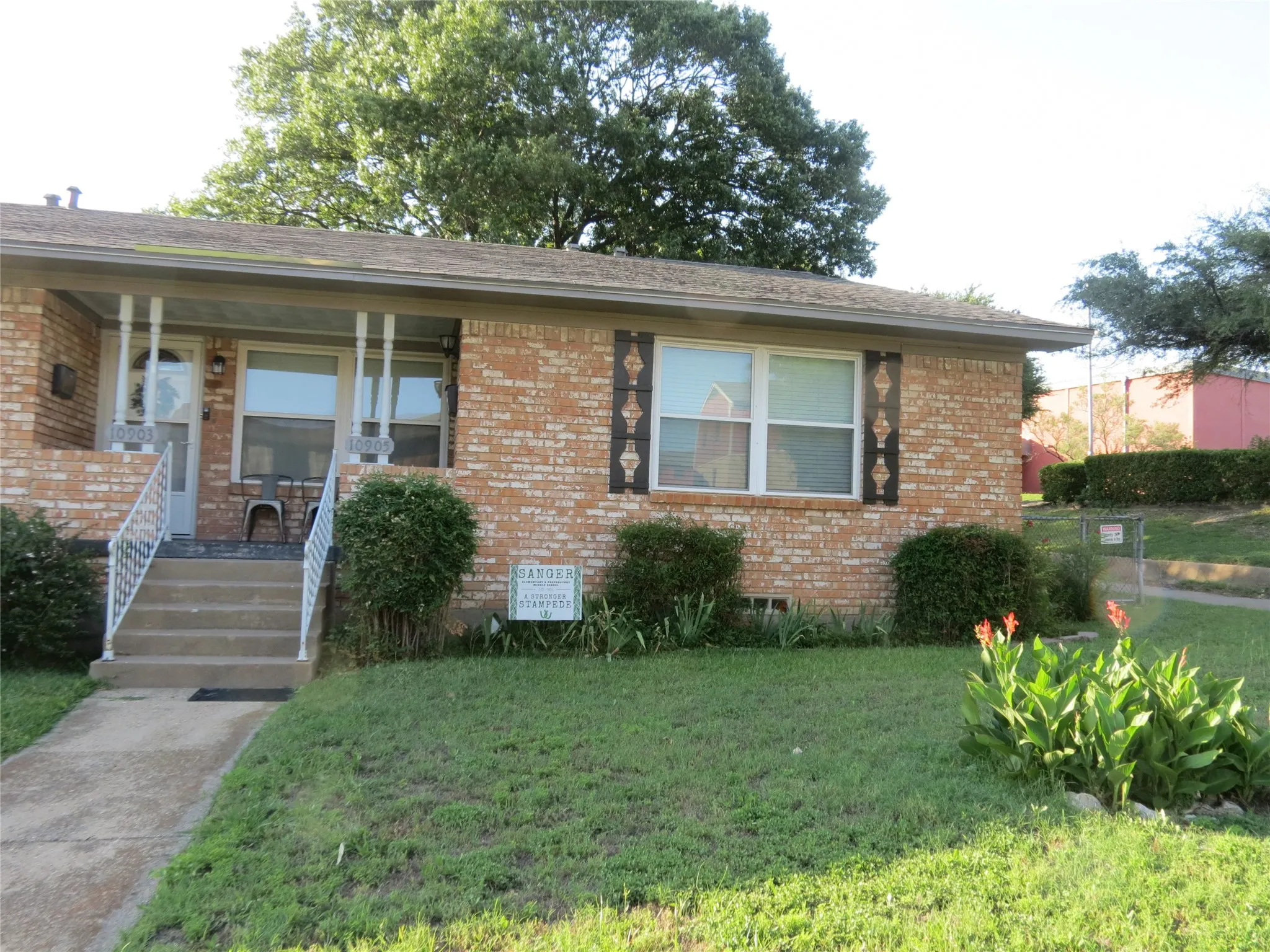 Duplex For Rent in Dallas County , 10905 Lake Gardens Drive, Dallas, Texas 75218, 2 Bedroom, 1 Bathroom, 1 Garage spaces, 1,400 Sqft, built in 1958, mls#21314318, Real Estate Agent in Dallas, Homes For Rent in Dallas county, Homes For Rent in Dallas, Realtor in Dallas Texas, Real Estate Brokerage Independent Realty Texas, Luminita Cordes Realtor