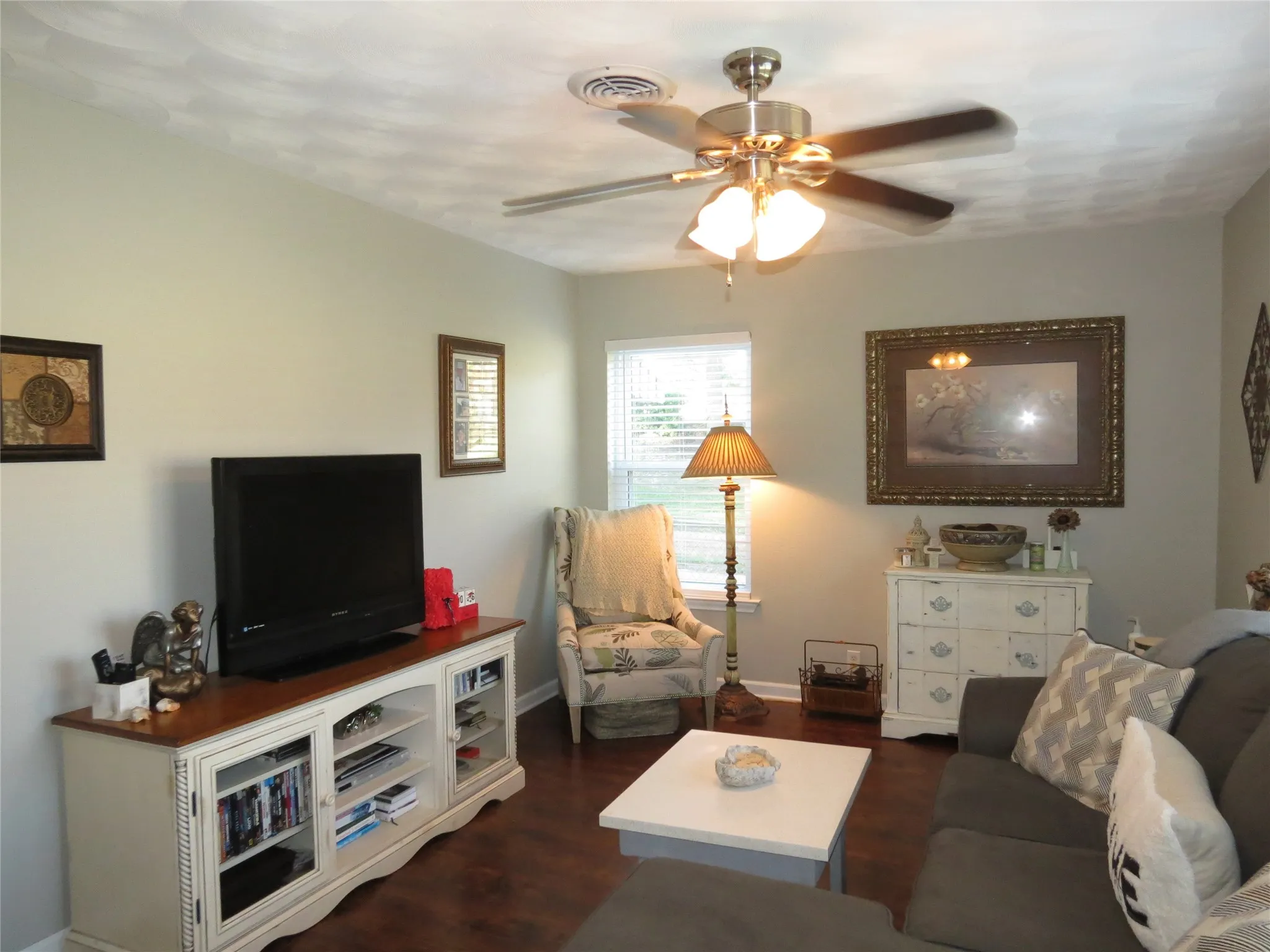 Duplex For Rent in Dallas County , 10905 Lake Gardens Drive, Dallas, Texas 75218, 2 Bedroom, 1 Bathroom, 1 Garage spaces, 1,400 Sqft, built in 1958, mls#21314318, Real Estate Agent in Dallas, Homes For Rent in Dallas county, Homes For Rent in Dallas, Realtor in Dallas Texas, Real Estate Brokerage Independent Realty Texas, Luminita Cordes Realtor