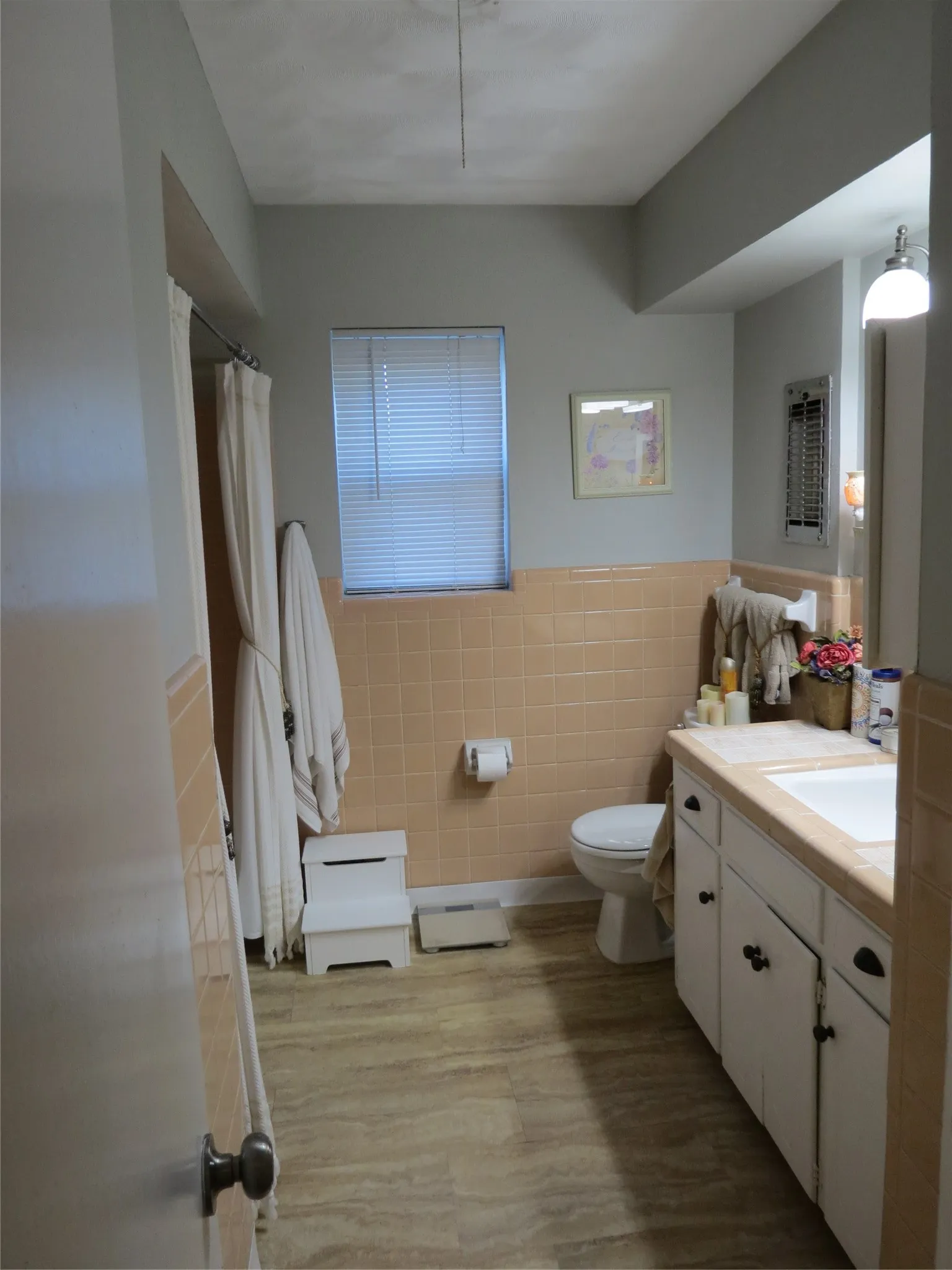 Duplex For Rent in Dallas County , 10905 Lake Gardens Drive, Dallas, Texas 75218, 2 Bedroom, 1 Bathroom, 1 Garage spaces, 1,400 Sqft, built in 1958, mls#21314318, Real Estate Agent in Dallas, Homes For Rent in Dallas county, Homes For Rent in Dallas, Realtor in Dallas Texas, Real Estate Brokerage Independent Realty Texas, Luminita Cordes Realtor