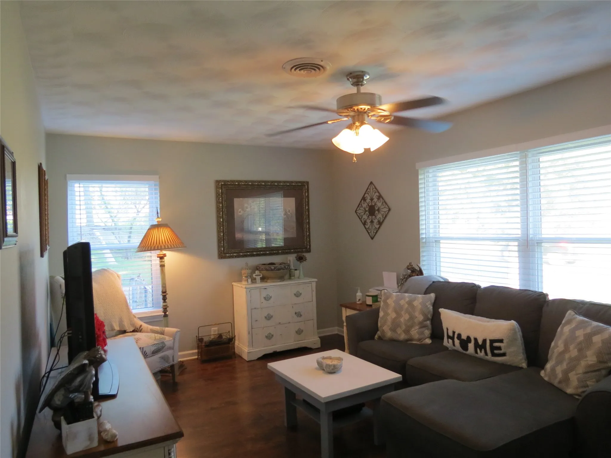 Duplex For Rent in Dallas County , 10905 Lake Gardens Drive, Dallas, Texas 75218, 2 Bedroom, 1 Bathroom, 1 Garage spaces, 1,400 Sqft, built in 1958, mls#21314318, Real Estate Agent in Dallas, Homes For Rent in Dallas county, Homes For Rent in Dallas, Realtor in Dallas Texas, Real Estate Brokerage Independent Realty Texas, Luminita Cordes Realtor