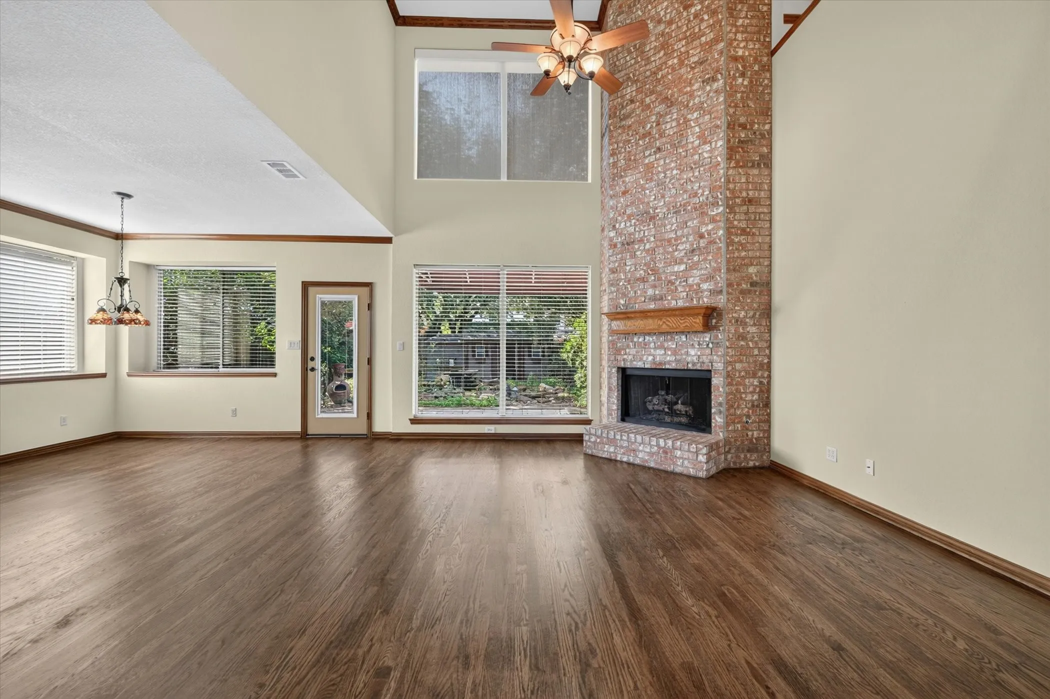 Single Family Residence For Sale in Denton County , 2113 Stevenson Lane, Flower Mound, Texas 75028, 3 Bedroom, 3 Bathroom, 2 Garage spaces, 2,772 Sqft, built in 1996, mls#21313512, Real Estate Agent in Flower Mound, Homes For Sale in Denton county, Homes For Sale in Flower Mound, Realtor in Flower Mound Texas, Real Estate Brokerage Independent Realty Texas, Luminita Cordes Realtor