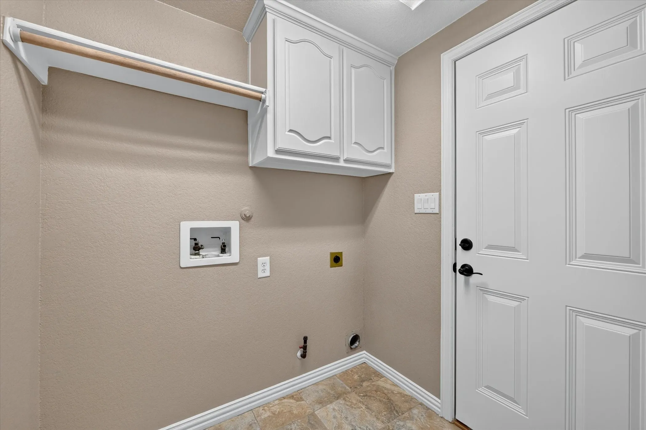 Single Family Residence For Sale in Denton County , 2113 Stevenson Lane, Flower Mound, Texas 75028, 3 Bedroom, 3 Bathroom, 2 Garage spaces, 2,772 Sqft, built in 1996, mls#21313512, Real Estate Agent in Flower Mound, Homes For Sale in Denton county, Homes For Sale in Flower Mound, Realtor in Flower Mound Texas, Real Estate Brokerage Independent Realty Texas, Luminita Cordes Realtor