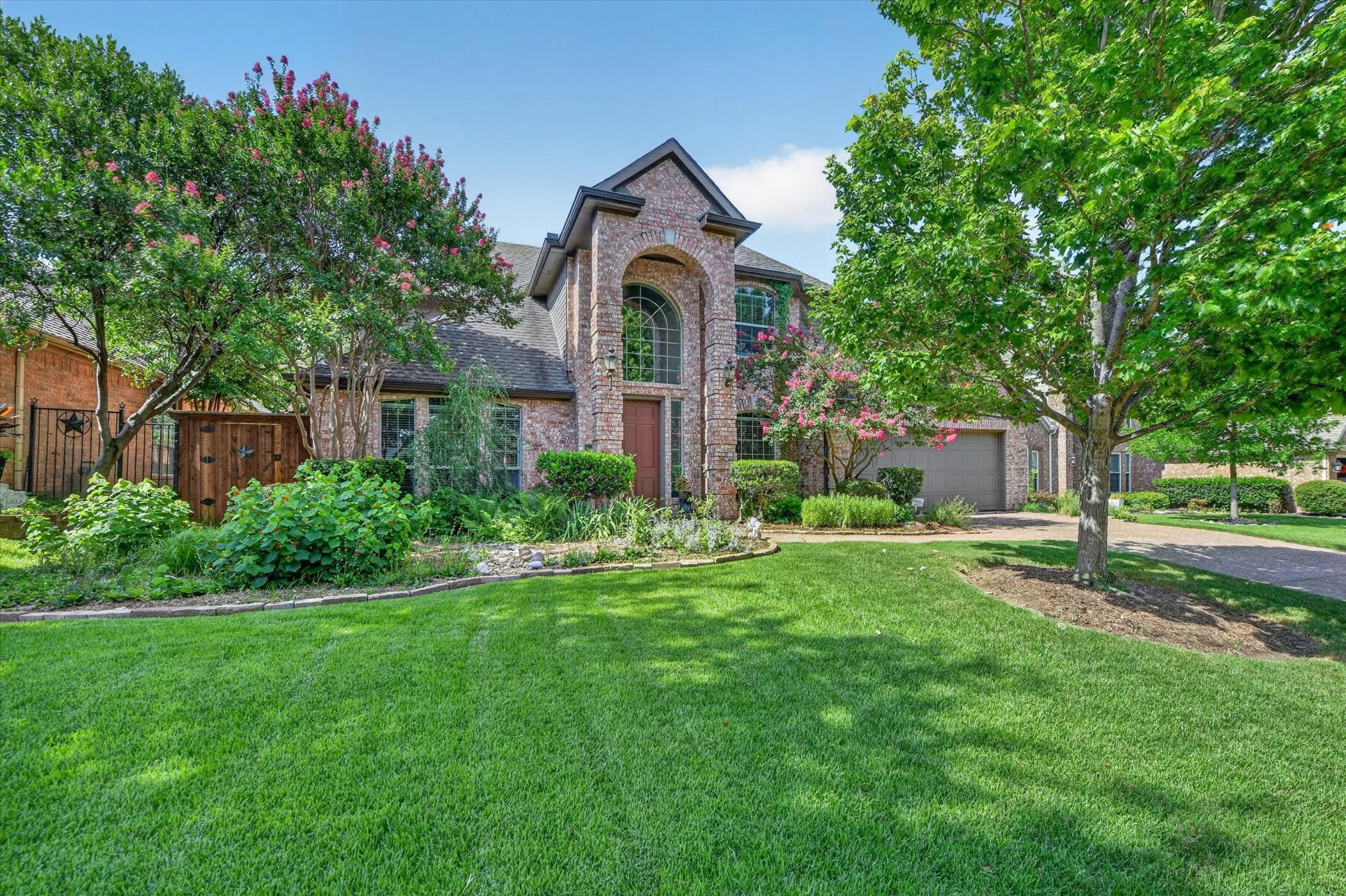 Single Family Residence For Sale in Denton County , 2113 Stevenson Lane, Flower Mound, Texas 75028, 3 Bedroom, 3 Bathroom, 2 Garage spaces, 2,772 Sqft, built in 1996, mls#21313512, Real Estate Agent in Flower Mound, Homes For Sale in Denton county, Homes For Sale in Flower Mound, Realtor in Flower Mound Texas, Real Estate Brokerage Independent Realty Texas, Luminita Cordes Realtor