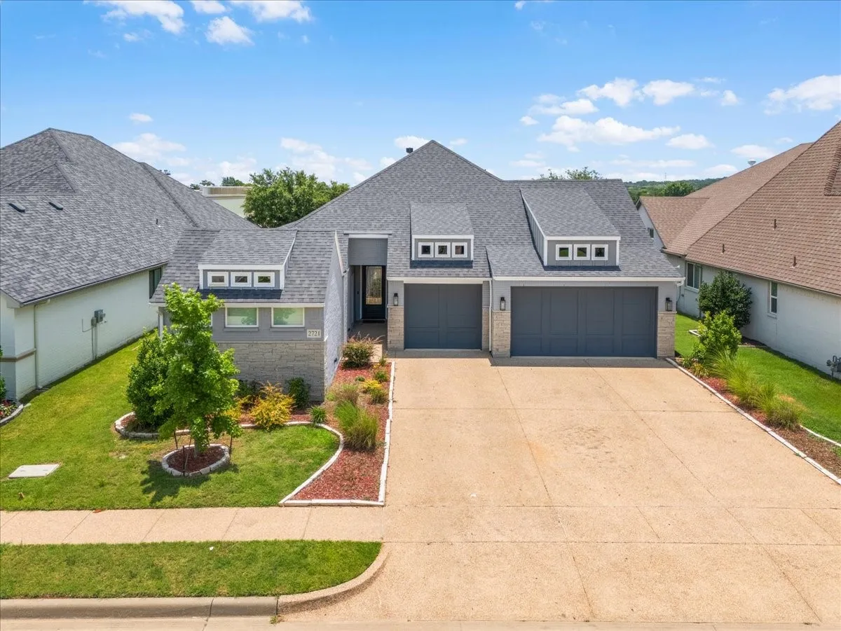3 Car Garage