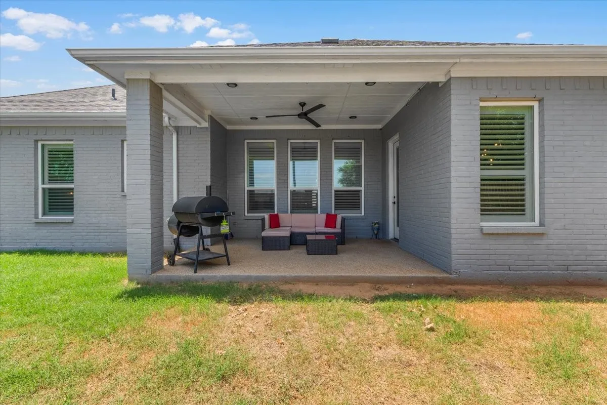 Single Family Residence For Sale in Johnson County , 2721 River Path Court, Burleson, Texas 76028, 4 Bedroom, 4 Bathroom, 3 Garage spaces, 2,775 Sqft, built in 2022, mls#21314258, Real Estate Agent in Burleson, Homes For Sale in Johnson county, Homes For Sale in Burleson, Realtor in Burleson Texas, Real Estate Brokerage Independent Realty Texas, Luminita Cordes Realtor