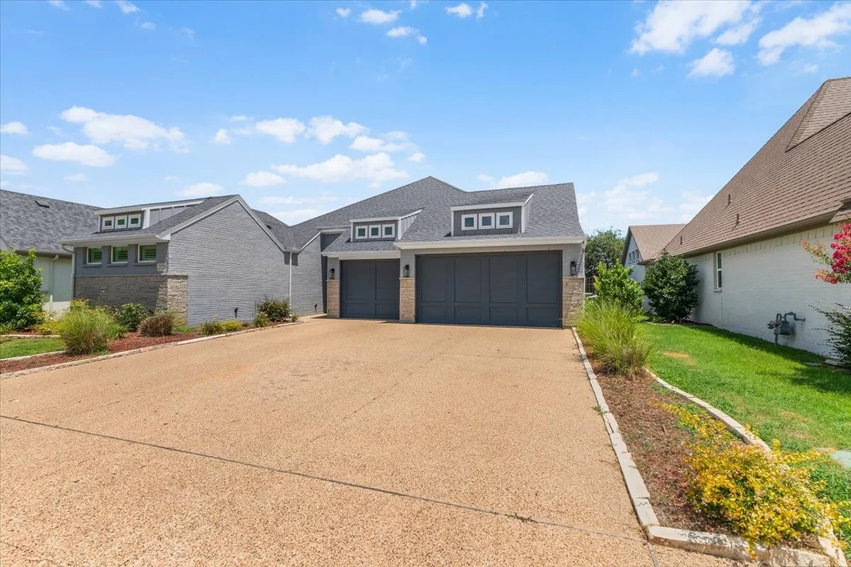 Single Family Residence For Sale in Johnson County , 2721 River Path Court, Burleson, Texas 76028, 4 Bedroom, 4 Bathroom, 3 Garage spaces, 2,775 Sqft, built in 2022, mls#21314258, Real Estate Agent in Burleson, Homes For Sale in Johnson county, Homes For Sale in Burleson, Realtor in Burleson Texas, Real Estate Brokerage Independent Realty Texas, Luminita Cordes Realtor