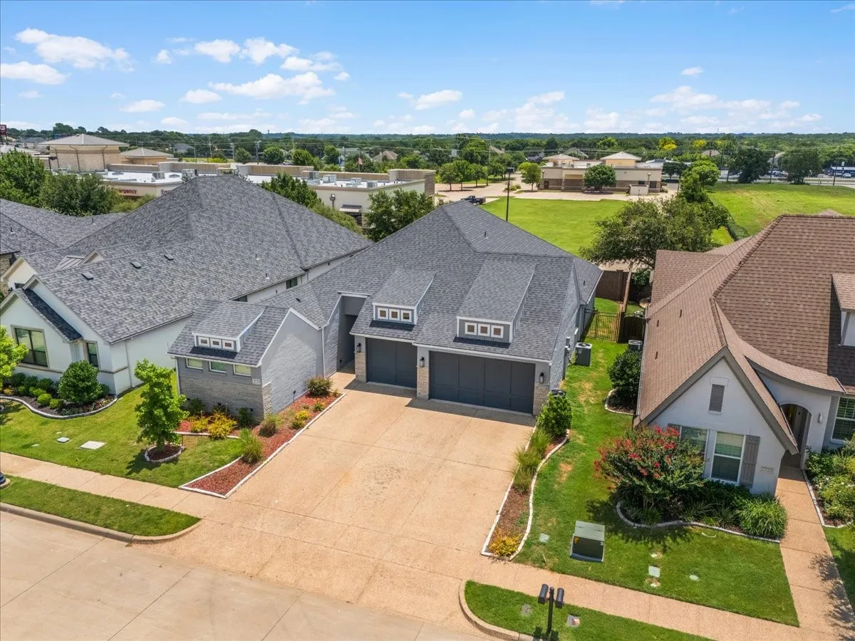 Single Family Residence For Sale in Johnson County , 2721 River Path Court, Burleson, Texas 76028, 4 Bedroom, 4 Bathroom, 3 Garage spaces, 2,775 Sqft, built in 2022, mls#21314258, Real Estate Agent in Burleson, Homes For Sale in Johnson county, Homes For Sale in Burleson, Realtor in Burleson Texas, Real Estate Brokerage Independent Realty Texas, Luminita Cordes Realtor