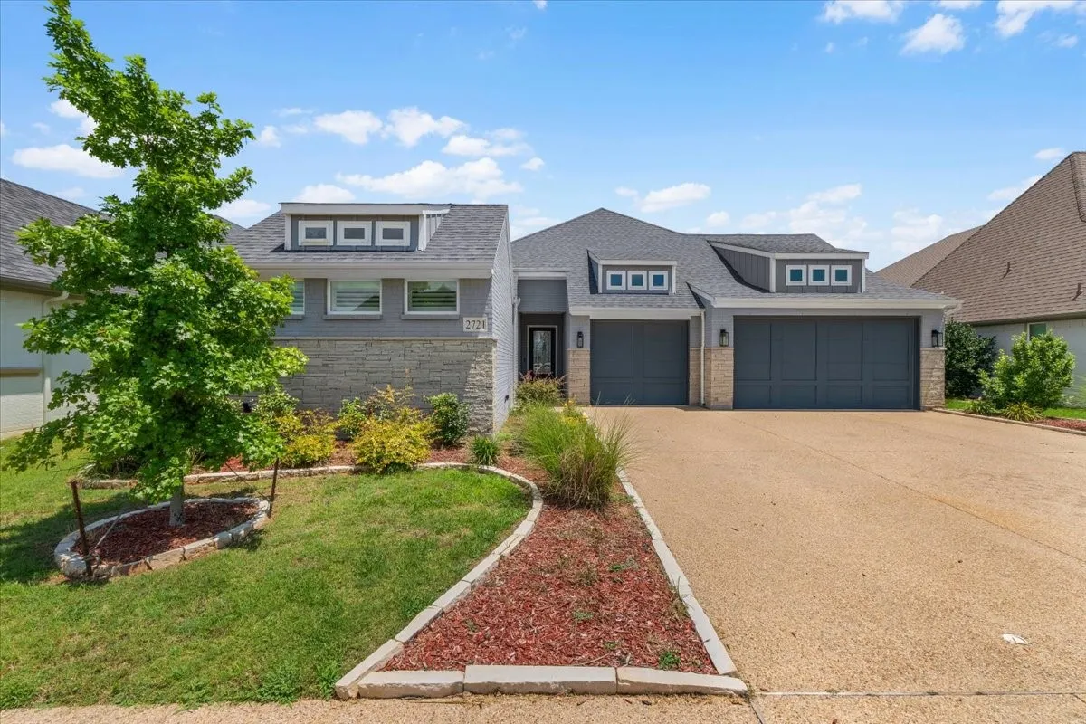 Single Family Residence For Sale in Johnson County , 2721 River Path Court, Burleson, Texas 76028, 4 Bedroom, 4 Bathroom, 3 Garage spaces, 2,775 Sqft, built in 2022, mls#21314258, Real Estate Agent in Burleson, Homes For Sale in Johnson county, Homes For Sale in Burleson, Realtor in Burleson Texas, Real Estate Brokerage Independent Realty Texas, Luminita Cordes Realtor