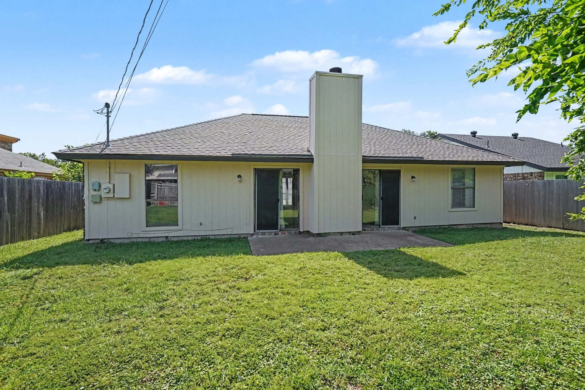 Single Family Residence For Sale in Tarrant County , 6210 Valley Forge Court, Arlington, Texas 76002, 3 Bedroom, 2 Bathroom, 2 Garage spaces, 1,398 Sqft, built in 1986, mls#21314152, Real Estate Agent in Arlington, Homes For Sale in Tarrant county, Homes For Sale in Arlington, Realtor in Arlington Texas, Real Estate Brokerage Independent Realty Texas, Luminita Cordes Realtor