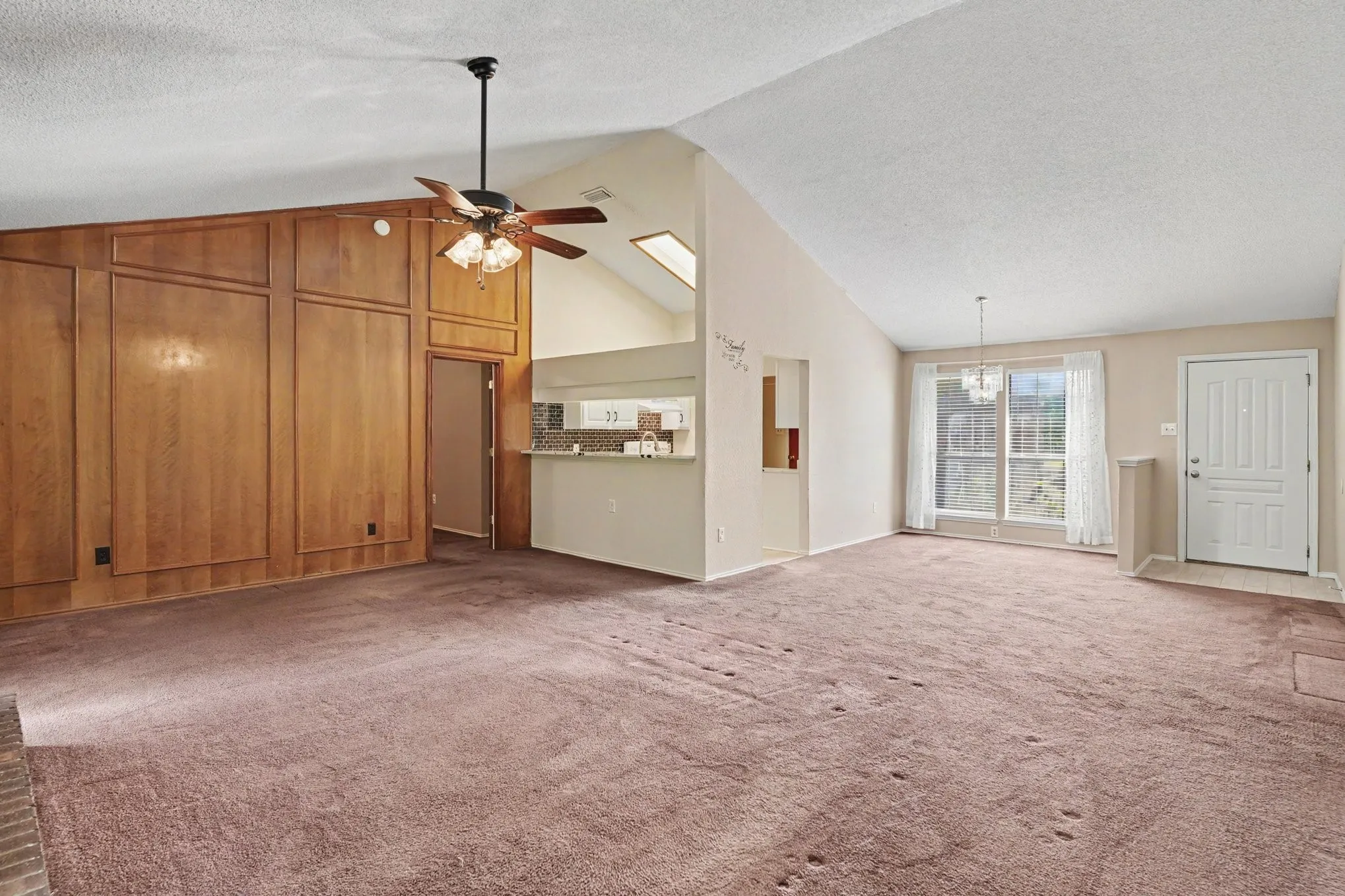 Single Family Residence For Sale in Tarrant County , 6210 Valley Forge Court, Arlington, Texas 76002, 3 Bedroom, 2 Bathroom, 2 Garage spaces, 1,398 Sqft, built in 1986, mls#21314152, Real Estate Agent in Arlington, Homes For Sale in Tarrant county, Homes For Sale in Arlington, Realtor in Arlington Texas, Real Estate Brokerage Independent Realty Texas, Luminita Cordes Realtor