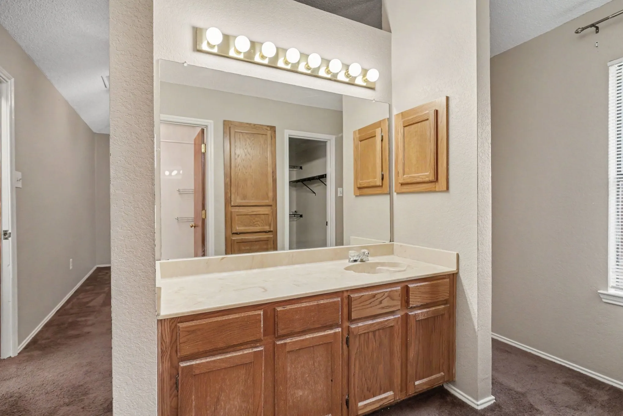 Single Family Residence For Sale in Tarrant County , 6210 Valley Forge Court, Arlington, Texas 76002, 3 Bedroom, 2 Bathroom, 2 Garage spaces, 1,398 Sqft, built in 1986, mls#21314152, Real Estate Agent in Arlington, Homes For Sale in Tarrant county, Homes For Sale in Arlington, Realtor in Arlington Texas, Real Estate Brokerage Independent Realty Texas, Luminita Cordes Realtor