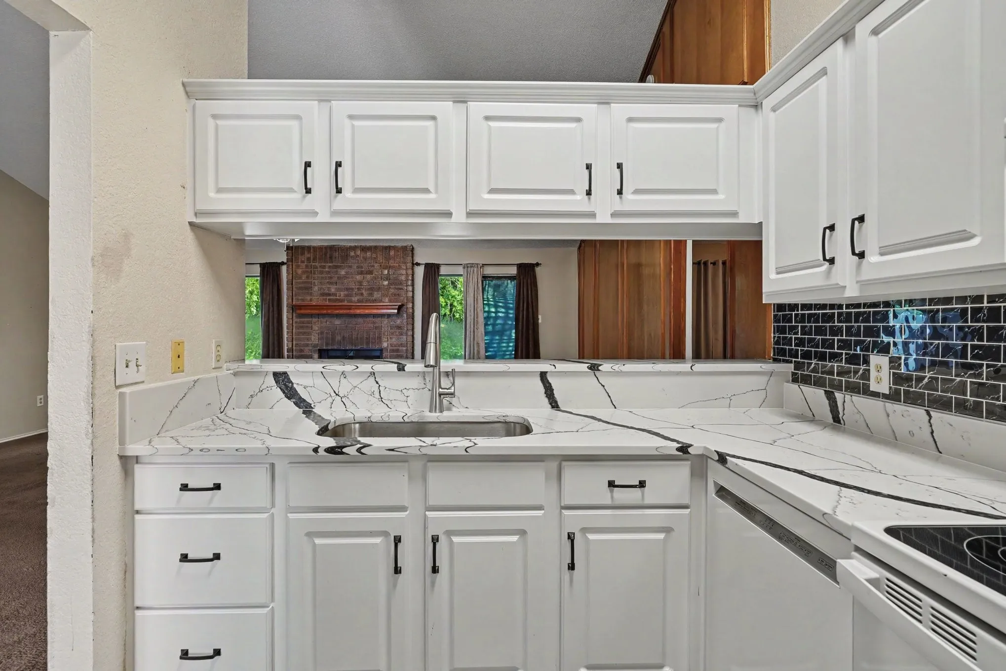 Single Family Residence For Sale in Tarrant County , 6210 Valley Forge Court, Arlington, Texas 76002, 3 Bedroom, 2 Bathroom, 2 Garage spaces, 1,398 Sqft, built in 1986, mls#21314152, Real Estate Agent in Arlington, Homes For Sale in Tarrant county, Homes For Sale in Arlington, Realtor in Arlington Texas, Real Estate Brokerage Independent Realty Texas, Luminita Cordes Realtor
