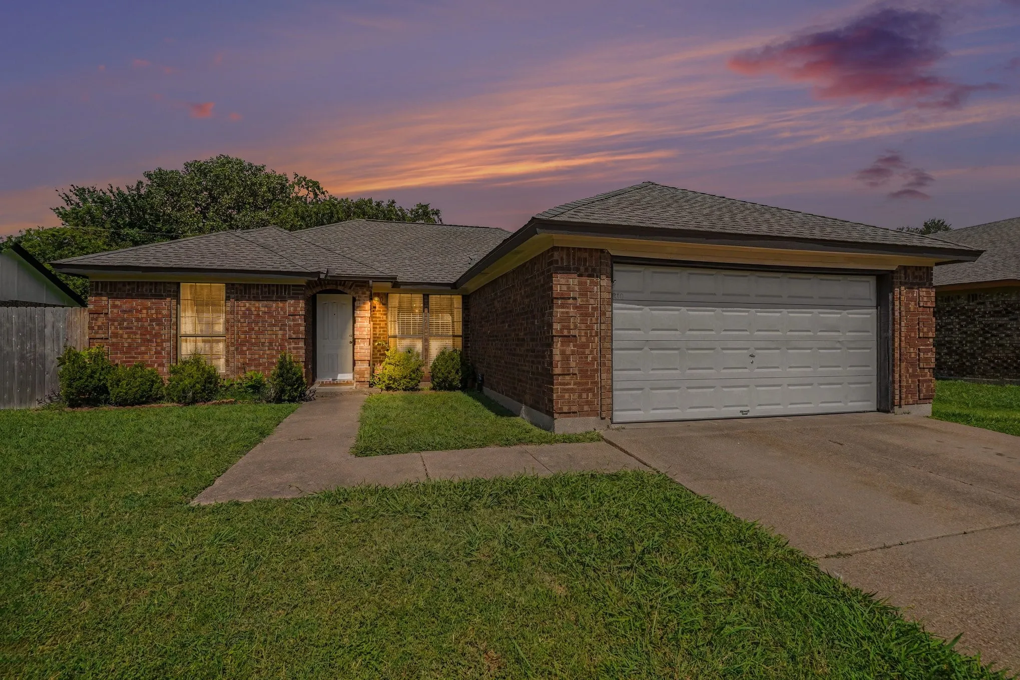 Single Family Residence For Sale in Tarrant County , 6210 Valley Forge Court, Arlington, Texas 76002, 3 Bedroom, 2 Bathroom, 2 Garage spaces, 1,398 Sqft, built in 1986, mls#21314152, Real Estate Agent in Arlington, Homes For Sale in Tarrant county, Homes For Sale in Arlington, Realtor in Arlington Texas, Real Estate Brokerage Independent Realty Texas, Luminita Cordes Realtor