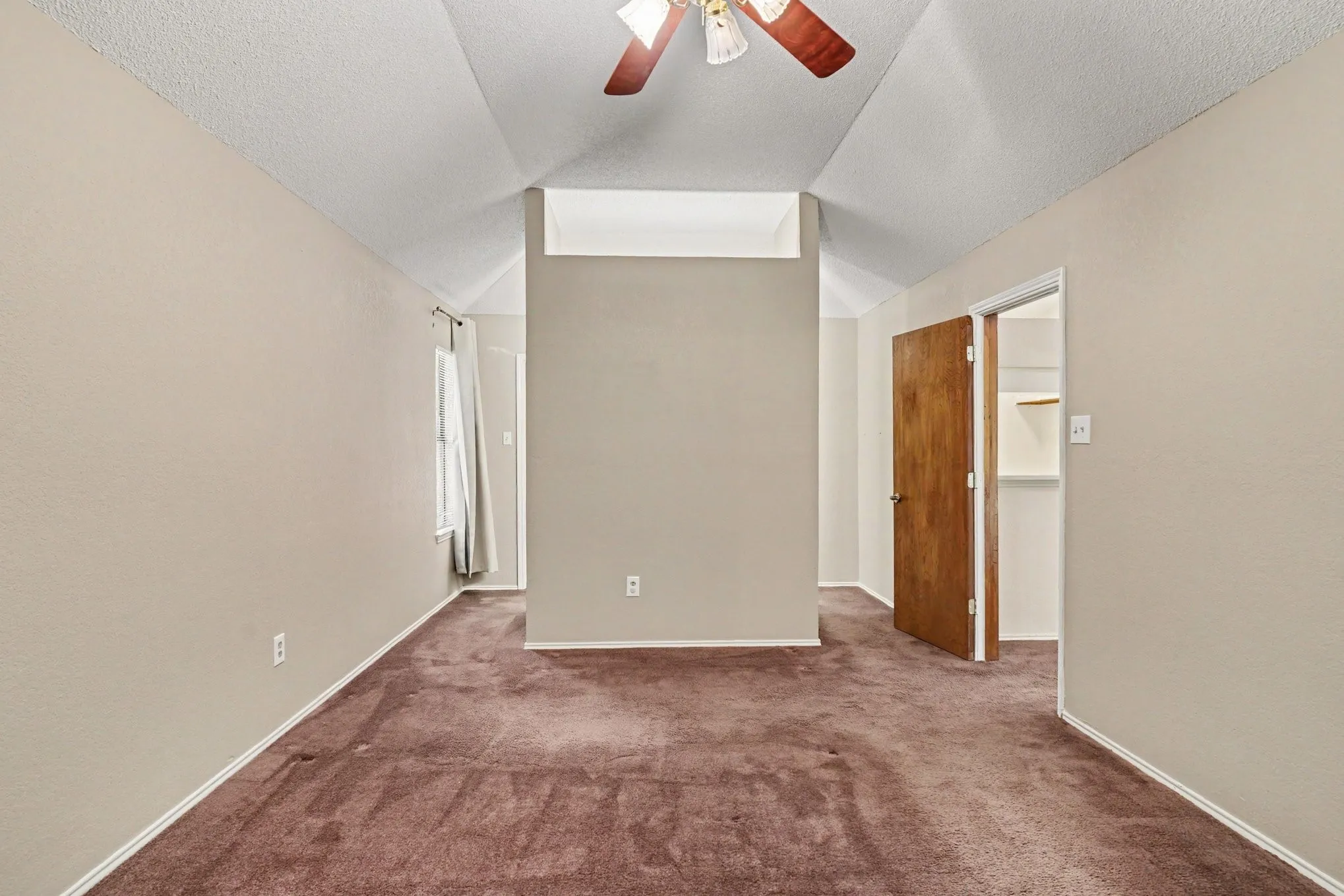Single Family Residence For Sale in Tarrant County , 6210 Valley Forge Court, Arlington, Texas 76002, 3 Bedroom, 2 Bathroom, 2 Garage spaces, 1,398 Sqft, built in 1986, mls#21314152, Real Estate Agent in Arlington, Homes For Sale in Tarrant county, Homes For Sale in Arlington, Realtor in Arlington Texas, Real Estate Brokerage Independent Realty Texas, Luminita Cordes Realtor