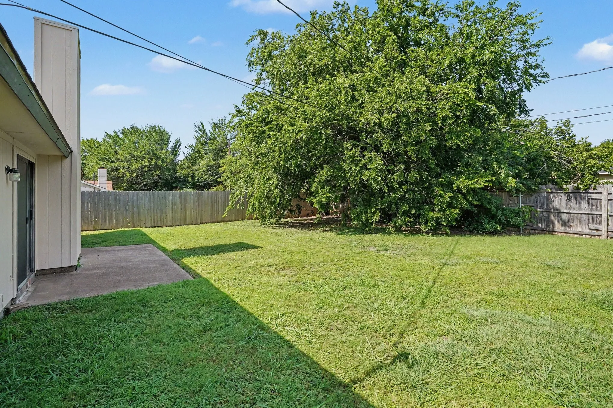 Single Family Residence For Sale in Tarrant County , 6210 Valley Forge Court, Arlington, Texas 76002, 3 Bedroom, 2 Bathroom, 2 Garage spaces, 1,398 Sqft, built in 1986, mls#21314152, Real Estate Agent in Arlington, Homes For Sale in Tarrant county, Homes For Sale in Arlington, Realtor in Arlington Texas, Real Estate Brokerage Independent Realty Texas, Luminita Cordes Realtor