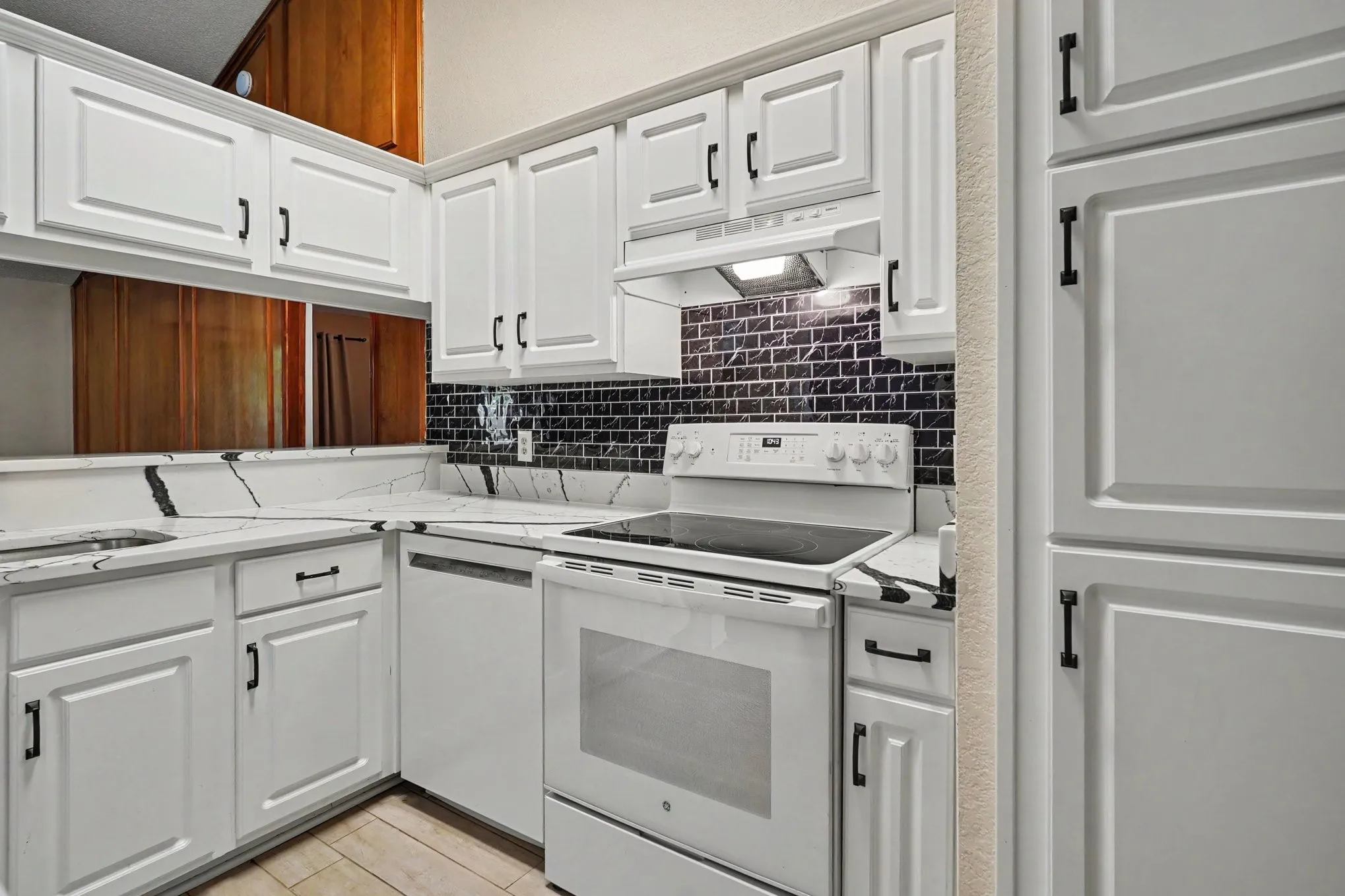 Single Family Residence For Sale in Tarrant County , 6210 Valley Forge Court, Arlington, Texas 76002, 3 Bedroom, 2 Bathroom, 2 Garage spaces, 1,398 Sqft, built in 1986, mls#21314152, Real Estate Agent in Arlington, Homes For Sale in Tarrant county, Homes For Sale in Arlington, Realtor in Arlington Texas, Real Estate Brokerage Independent Realty Texas, Luminita Cordes Realtor