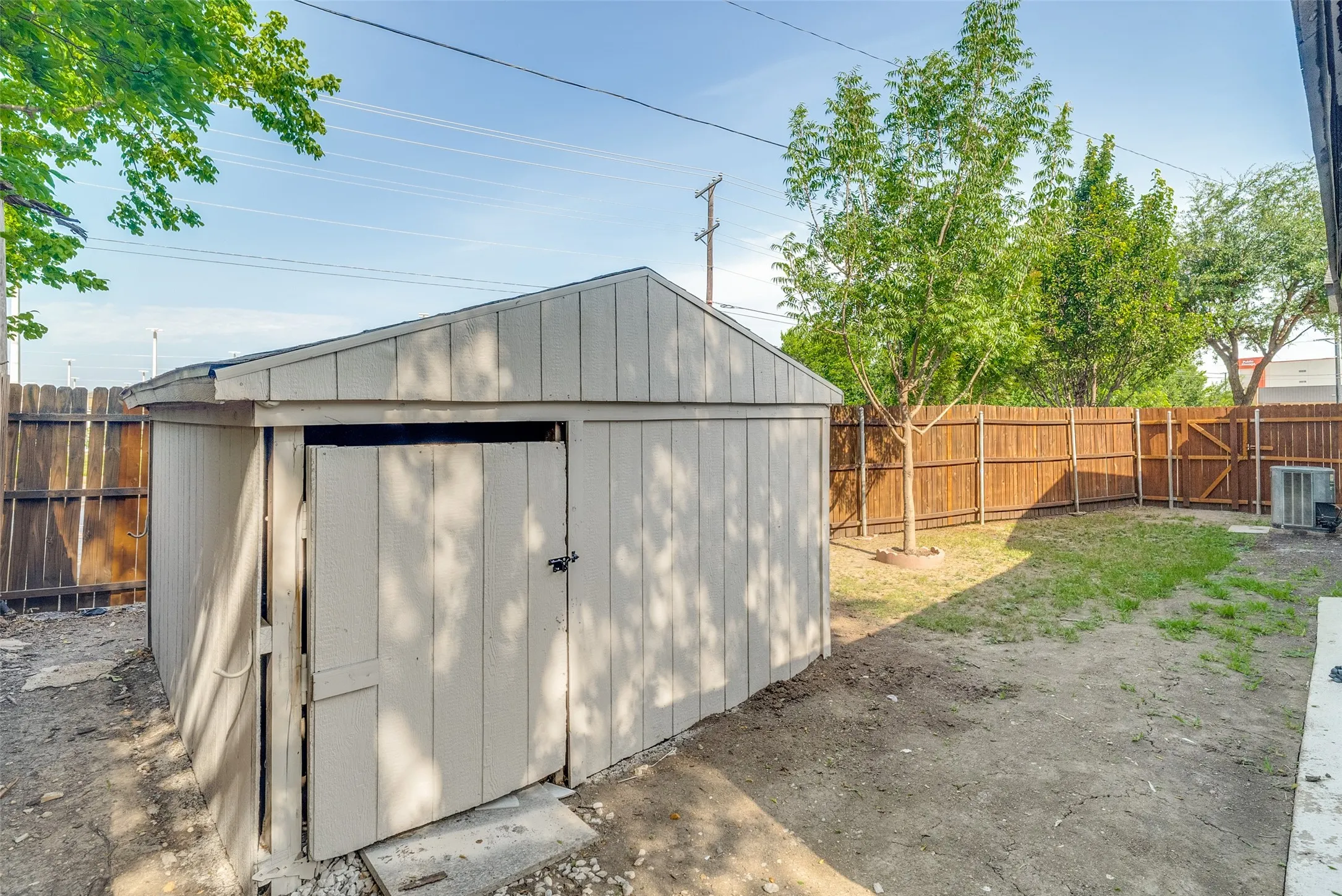 Single Family Residence For Sale in Tarrant County , 9225 N Dodson Drive, White Settlement, Texas 76108, 4 Bedroom, 2 Bathroom, 1 Garage spaces, 1,483 Sqft, built in 1949, mls#21314203, Real Estate Agent in White Settlement, Homes For Sale in Tarrant county, Homes For Sale in White Settlement, Realtor in White Settlement Texas, Real Estate Brokerage Independent Realty Texas, Luminita Cordes Realtor