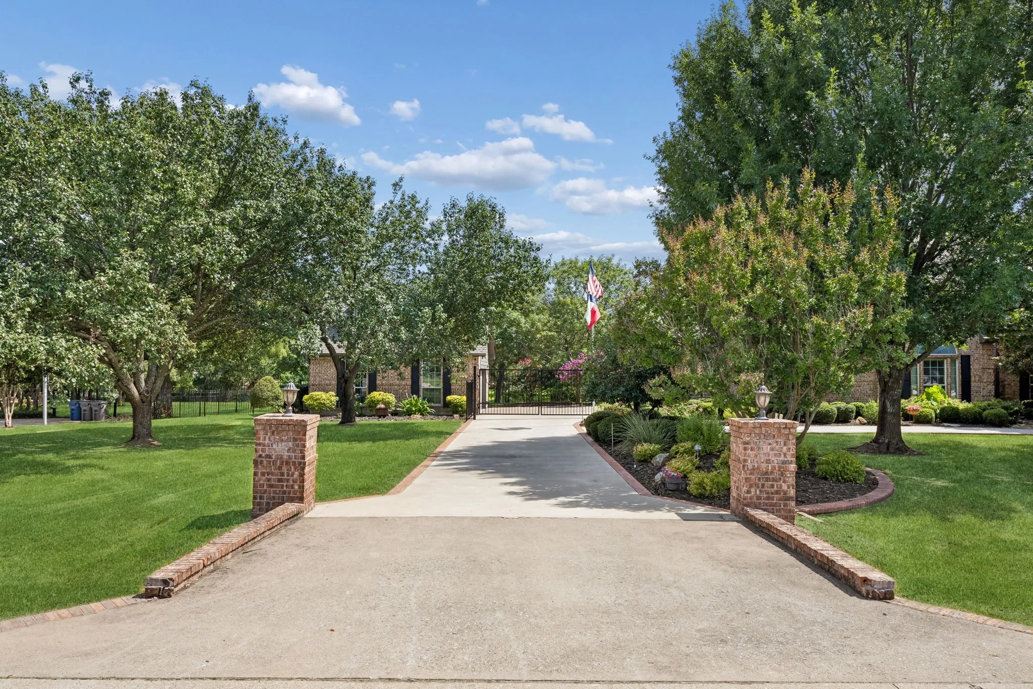 Single Family Residence For Sale in Collin County , 240 Arthur Court, Lucas, Texas 75002, 4 Bedroom, 3 Bathroom, 5 Garage spaces, 2,998 Sqft, built in 2002, mls#21300392, Real Estate Agent in Lucas, Homes For Sale in Collin county, Homes For Sale in Lucas, Realtor in Lucas Texas, Real Estate Brokerage Independent Realty Texas, Luminita Cordes Realtor