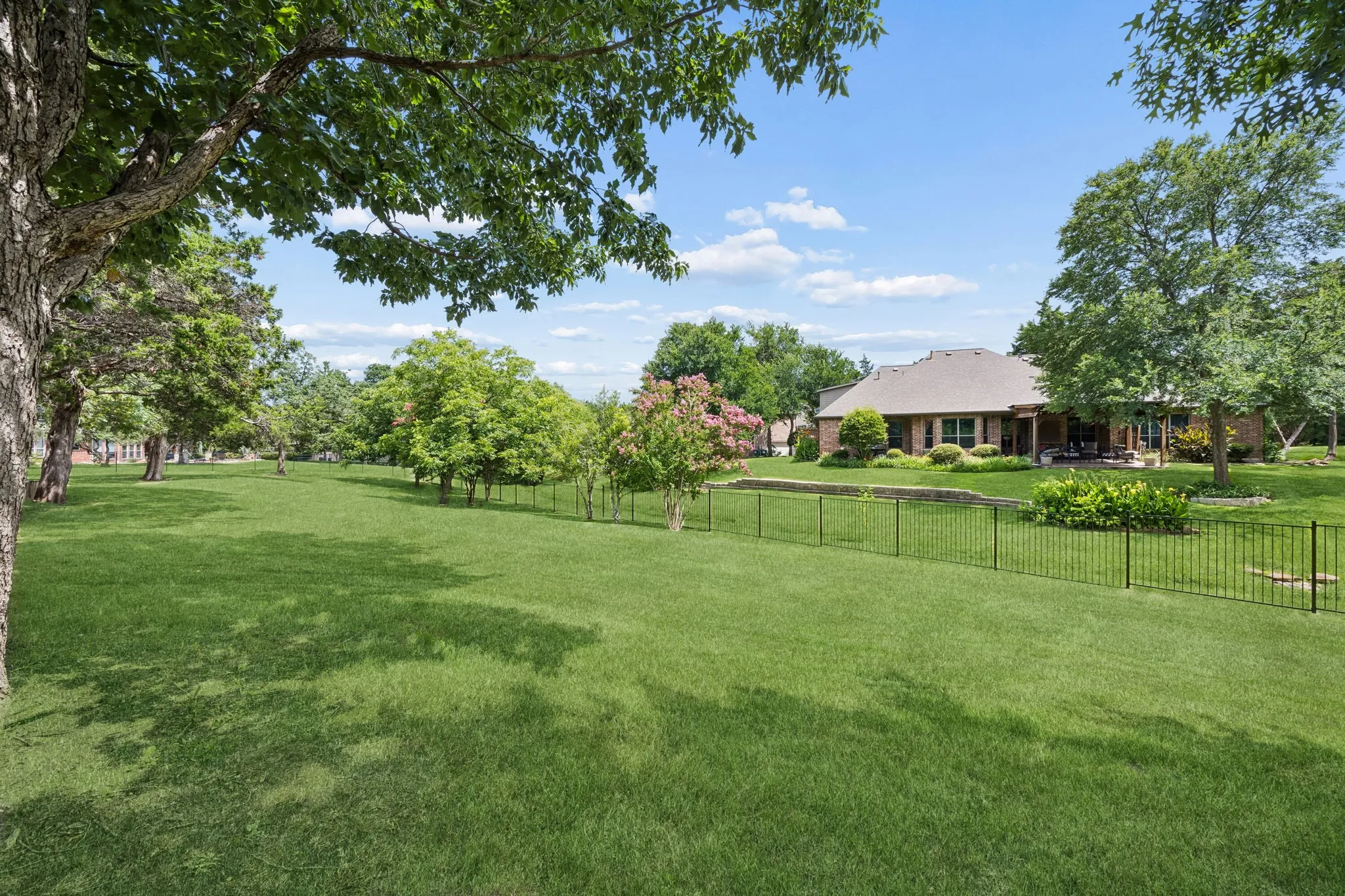 Single Family Residence For Sale in Collin County , 240 Arthur Court, Lucas, Texas 75002, 4 Bedroom, 3 Bathroom, 5 Garage spaces, 2,998 Sqft, built in 2002, mls#21300392, Real Estate Agent in Lucas, Homes For Sale in Collin county, Homes For Sale in Lucas, Realtor in Lucas Texas, Real Estate Brokerage Independent Realty Texas, Luminita Cordes Realtor