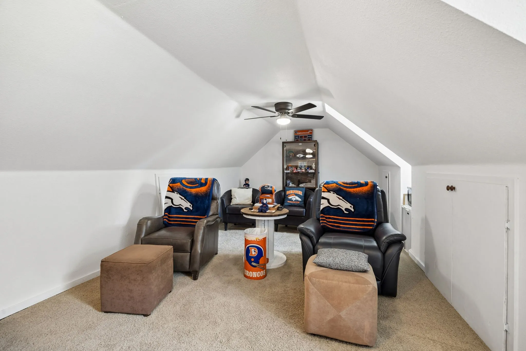 Single Family Residence For Sale in Collin County , 240 Arthur Court, Lucas, Texas 75002, 4 Bedroom, 3 Bathroom, 5 Garage spaces, 2,998 Sqft, built in 2002, mls#21300392, Real Estate Agent in Lucas, Homes For Sale in Collin county, Homes For Sale in Lucas, Realtor in Lucas Texas, Real Estate Brokerage Independent Realty Texas, Luminita Cordes Realtor