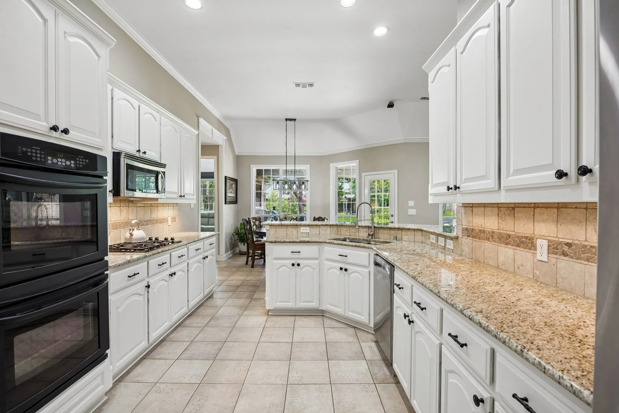Single Family Residence For Sale in Collin County , 240 Arthur Court, Lucas, Texas 75002, 4 Bedroom, 3 Bathroom, 5 Garage spaces, 2,998 Sqft, built in 2002, mls#21300392, Real Estate Agent in Lucas, Homes For Sale in Collin county, Homes For Sale in Lucas, Realtor in Lucas Texas, Real Estate Brokerage Independent Realty Texas, Luminita Cordes Realtor