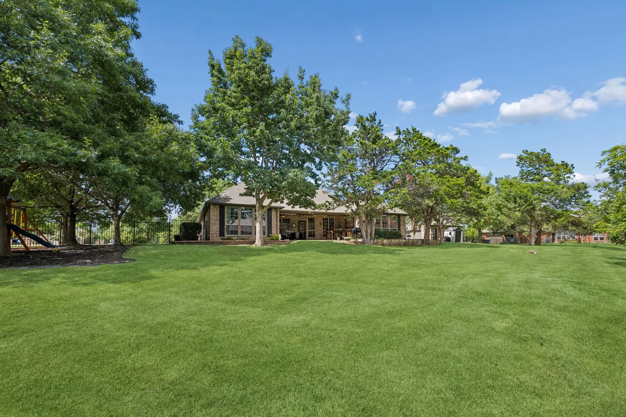 Single Family Residence For Sale in Collin County , 240 Arthur Court, Lucas, Texas 75002, 4 Bedroom, 3 Bathroom, 5 Garage spaces, 2,998 Sqft, built in 2002, mls#21300392, Real Estate Agent in Lucas, Homes For Sale in Collin county, Homes For Sale in Lucas, Realtor in Lucas Texas, Real Estate Brokerage Independent Realty Texas, Luminita Cordes Realtor