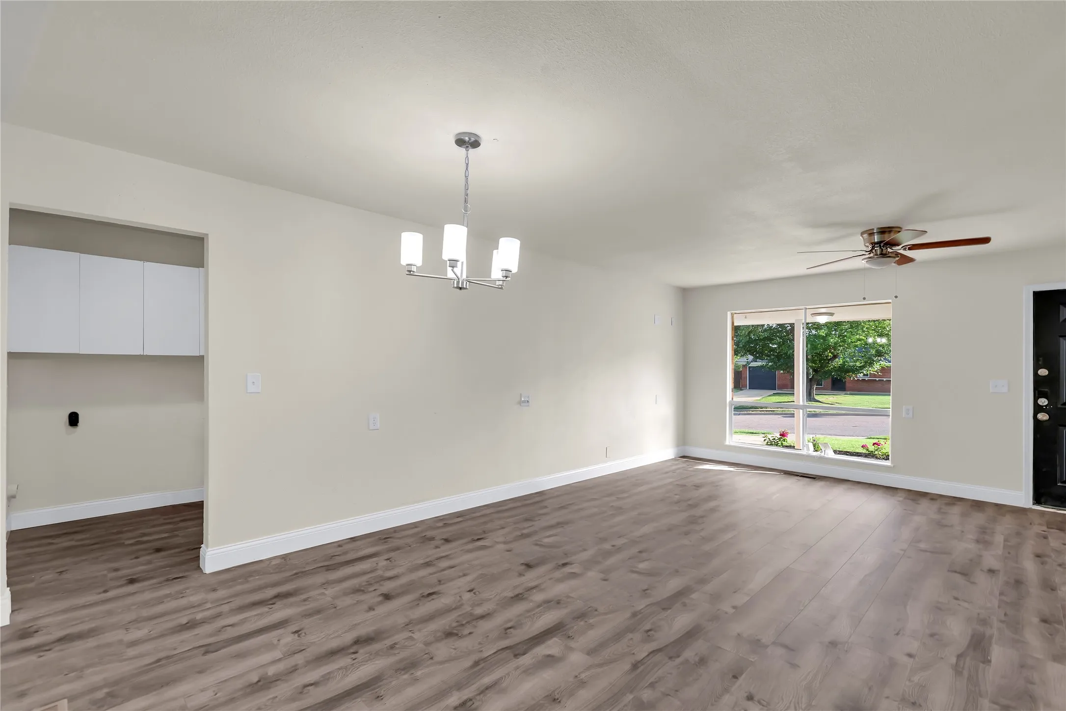 Single Family Residence For Sale in Tarrant County , 6357 Basswood Drive, Fort Worth, Texas 76135, 2 Bedroom, 1 Bathroom, 1 Garage spaces, 1,011 Sqft, built in 1963, mls#21306053, Real Estate Agent in Fort Worth, Homes For Sale in Tarrant county, Homes For Sale in Fort Worth, Realtor in Fort Worth Texas, Real Estate Brokerage Independent Realty Texas, Luminita Cordes Realtor