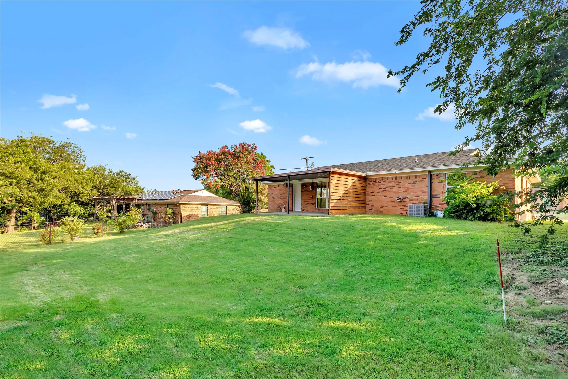 Single Family Residence For Sale in Tarrant County , 6357 Basswood Drive, Fort Worth, Texas 76135, 2 Bedroom, 1 Bathroom, 1 Garage spaces, 1,011 Sqft, built in 1963, mls#21306053, Real Estate Agent in Fort Worth, Homes For Sale in Tarrant county, Homes For Sale in Fort Worth, Realtor in Fort Worth Texas, Real Estate Brokerage Independent Realty Texas, Luminita Cordes Realtor