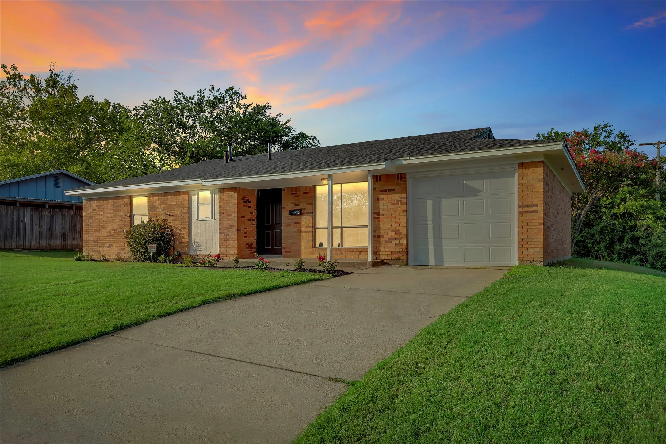 Single Family Residence For Sale in Tarrant County , 6357 Basswood Drive, Fort Worth, Texas 76135, 2 Bedroom, 1 Bathroom, 1 Garage spaces, 1,011 Sqft, built in 1963, mls#21306053, Real Estate Agent in Fort Worth, Homes For Sale in Tarrant county, Homes For Sale in Fort Worth, Realtor in Fort Worth Texas, Real Estate Brokerage Independent Realty Texas, Luminita Cordes Realtor
