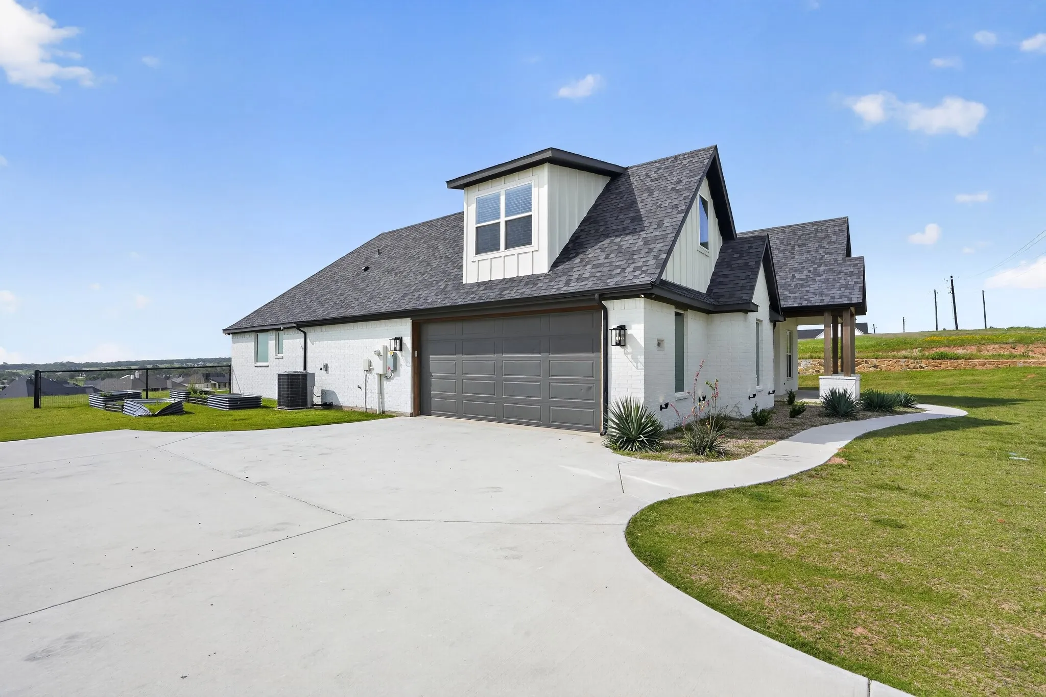 Single Family Residence For Sale in Parker County , 1040 Agnes N, Springtown, Texas 76082, 5 Bedroom, 4 Bathroom, 2 Garage spaces, 2,813 Sqft, built in 2022, mls#21314252, Real Estate Agent in Springtown, Homes For Sale in Parker county, Homes For Sale in Springtown, Realtor in Springtown Texas, Real Estate Brokerage Independent Realty Texas, Luminita Cordes Realtor