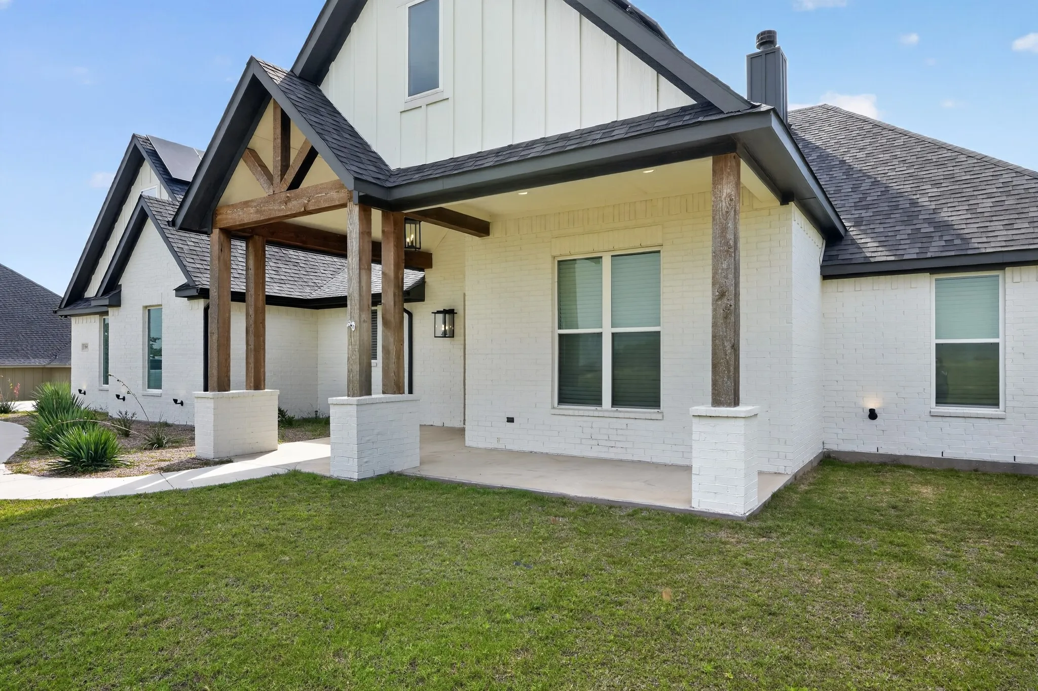 Single Family Residence For Sale in Parker County , 1040 Agnes N, Springtown, Texas 76082, 5 Bedroom, 4 Bathroom, 2 Garage spaces, 2,813 Sqft, built in 2022, mls#21314252, Real Estate Agent in Springtown, Homes For Sale in Parker county, Homes For Sale in Springtown, Realtor in Springtown Texas, Real Estate Brokerage Independent Realty Texas, Luminita Cordes Realtor