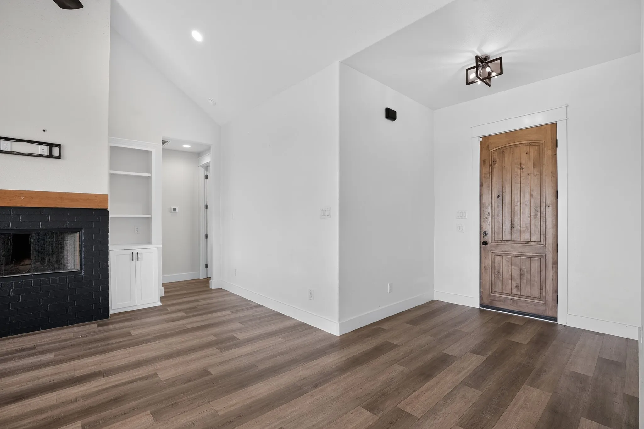 Single Family Residence For Sale in Parker County , 1040 Agnes N, Springtown, Texas 76082, 5 Bedroom, 4 Bathroom, 2 Garage spaces, 2,813 Sqft, built in 2022, mls#21314252, Real Estate Agent in Springtown, Homes For Sale in Parker county, Homes For Sale in Springtown, Realtor in Springtown Texas, Real Estate Brokerage Independent Realty Texas, Luminita Cordes Realtor