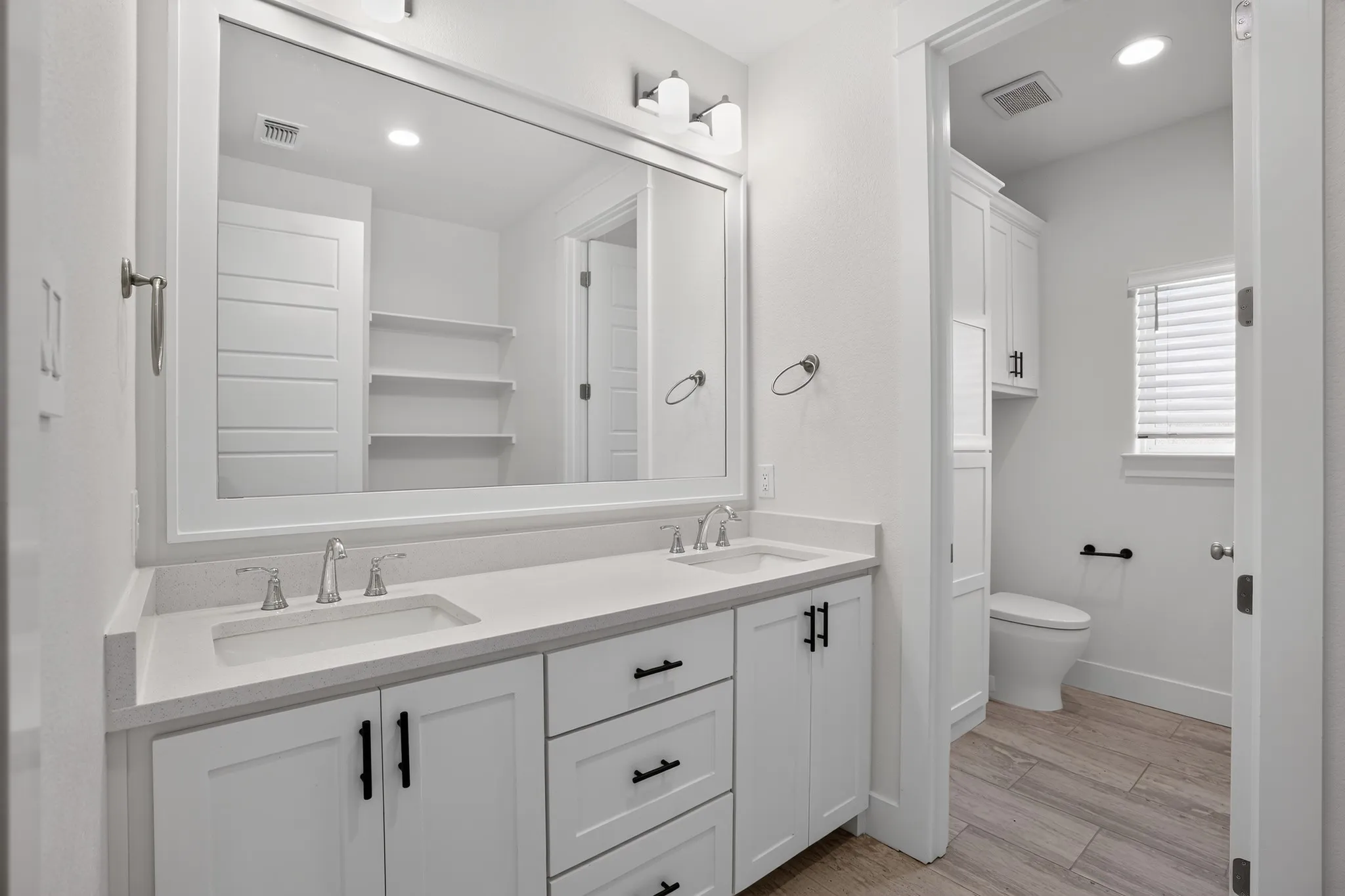 Single Family Residence For Sale in Parker County , 1040 Agnes N, Springtown, Texas 76082, 5 Bedroom, 4 Bathroom, 2 Garage spaces, 2,813 Sqft, built in 2022, mls#21314252, Real Estate Agent in Springtown, Homes For Sale in Parker county, Homes For Sale in Springtown, Realtor in Springtown Texas, Real Estate Brokerage Independent Realty Texas, Luminita Cordes Realtor